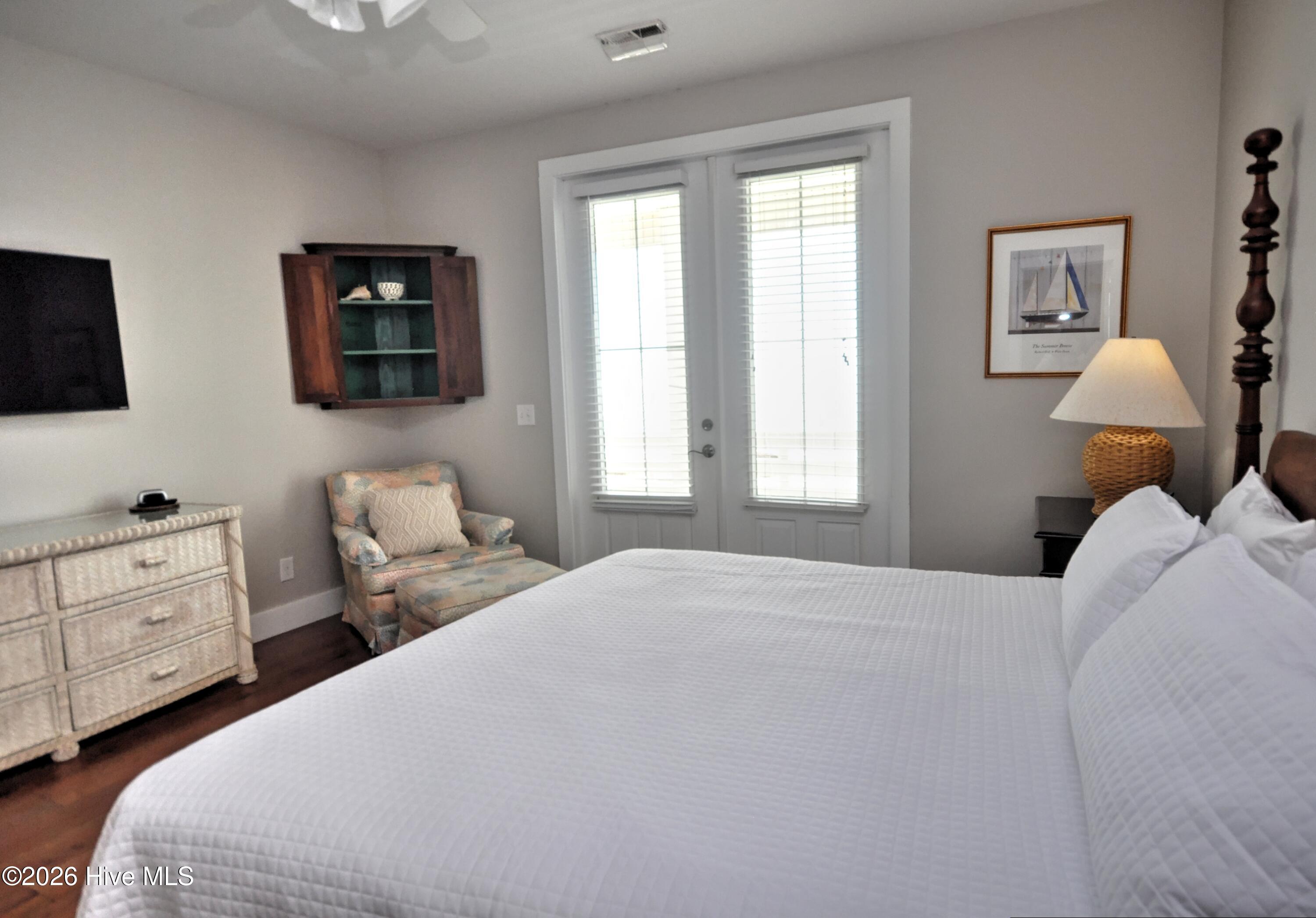 100561409 | Photo 44