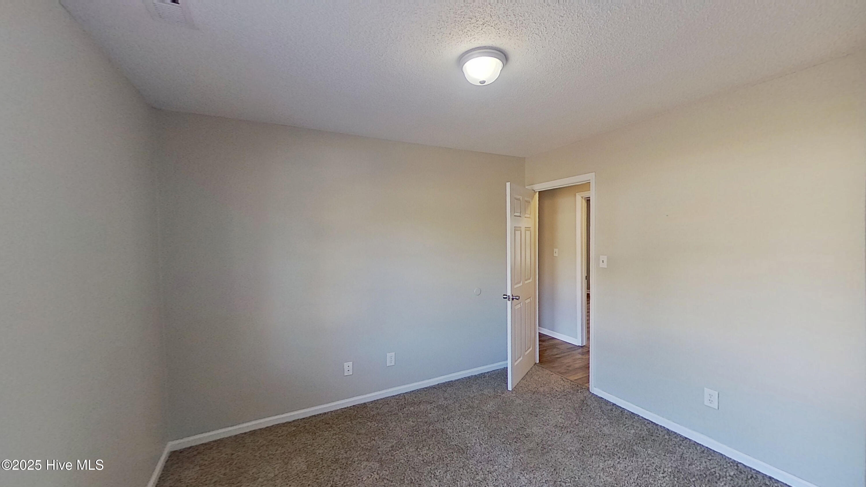 100550449 | Photo 15