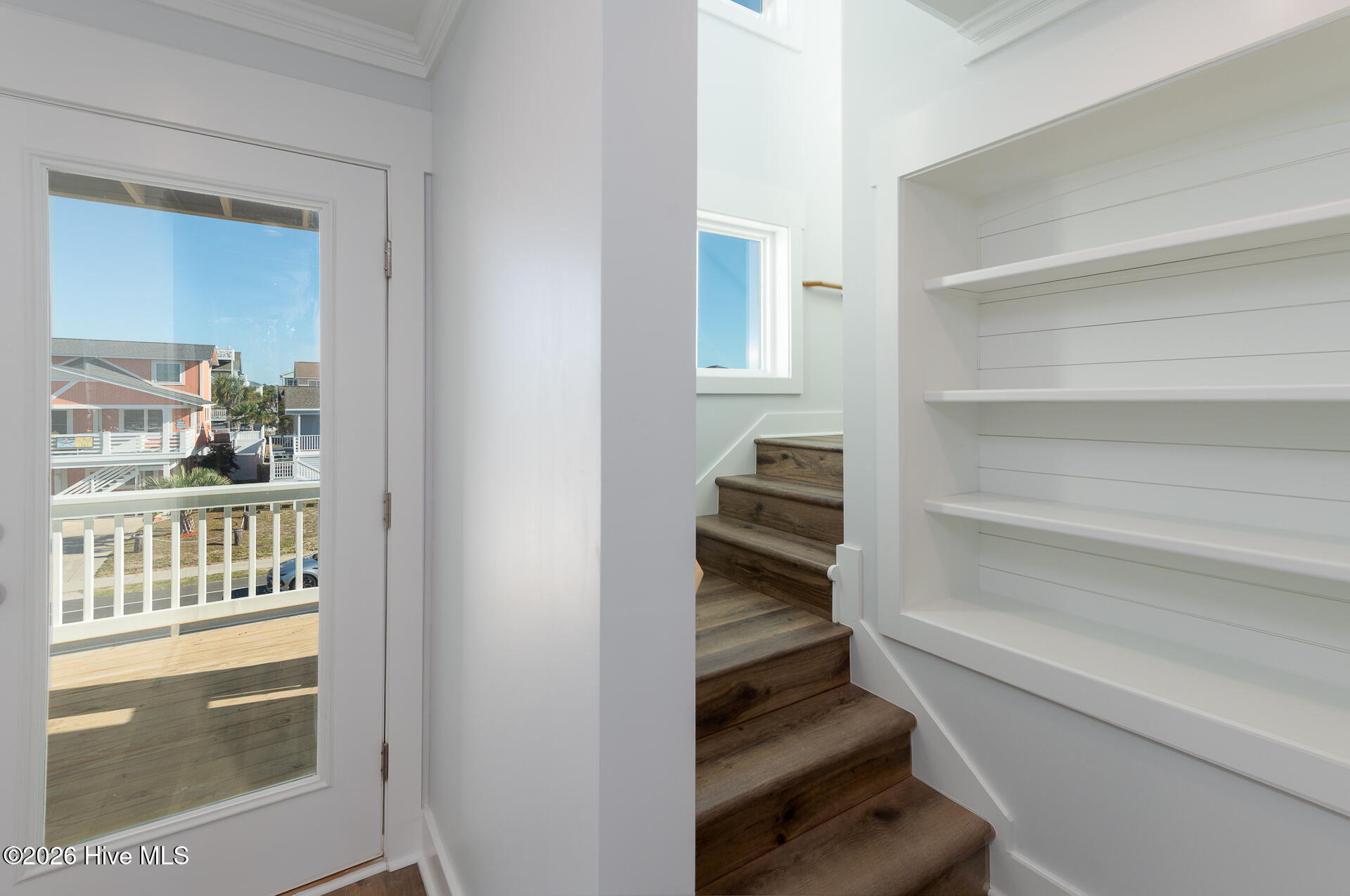 100568096 | Photo 25