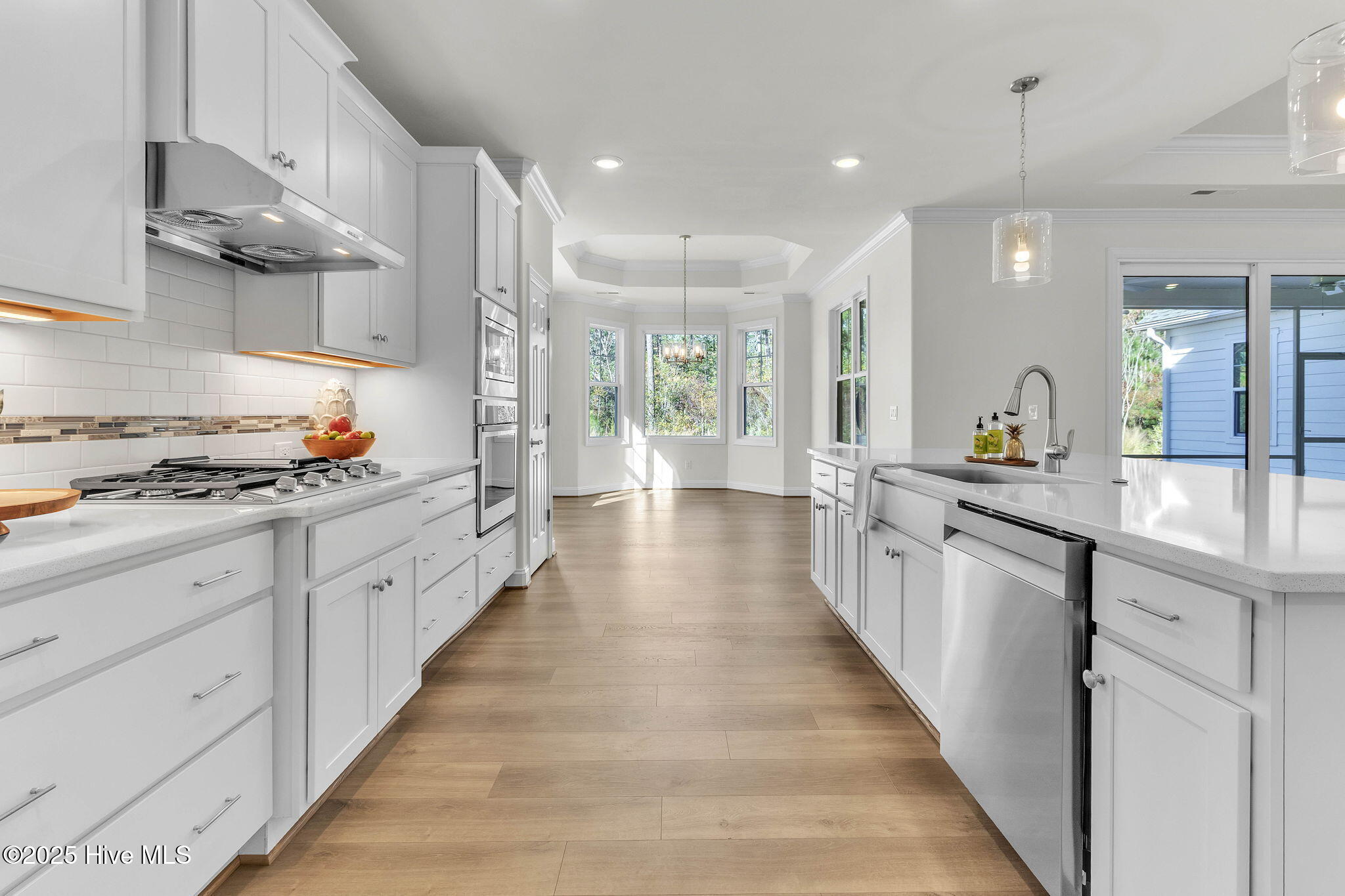 100543605 | Photo 14