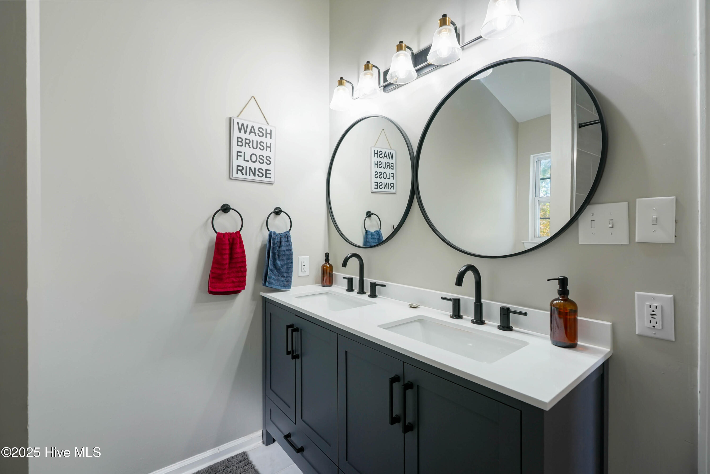 100542375 | Photo 29