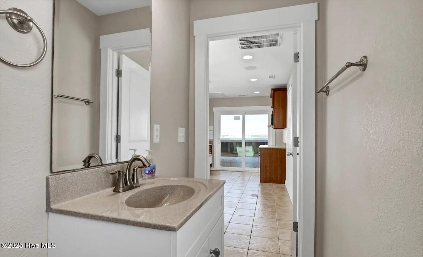 100519019 | Photo 32