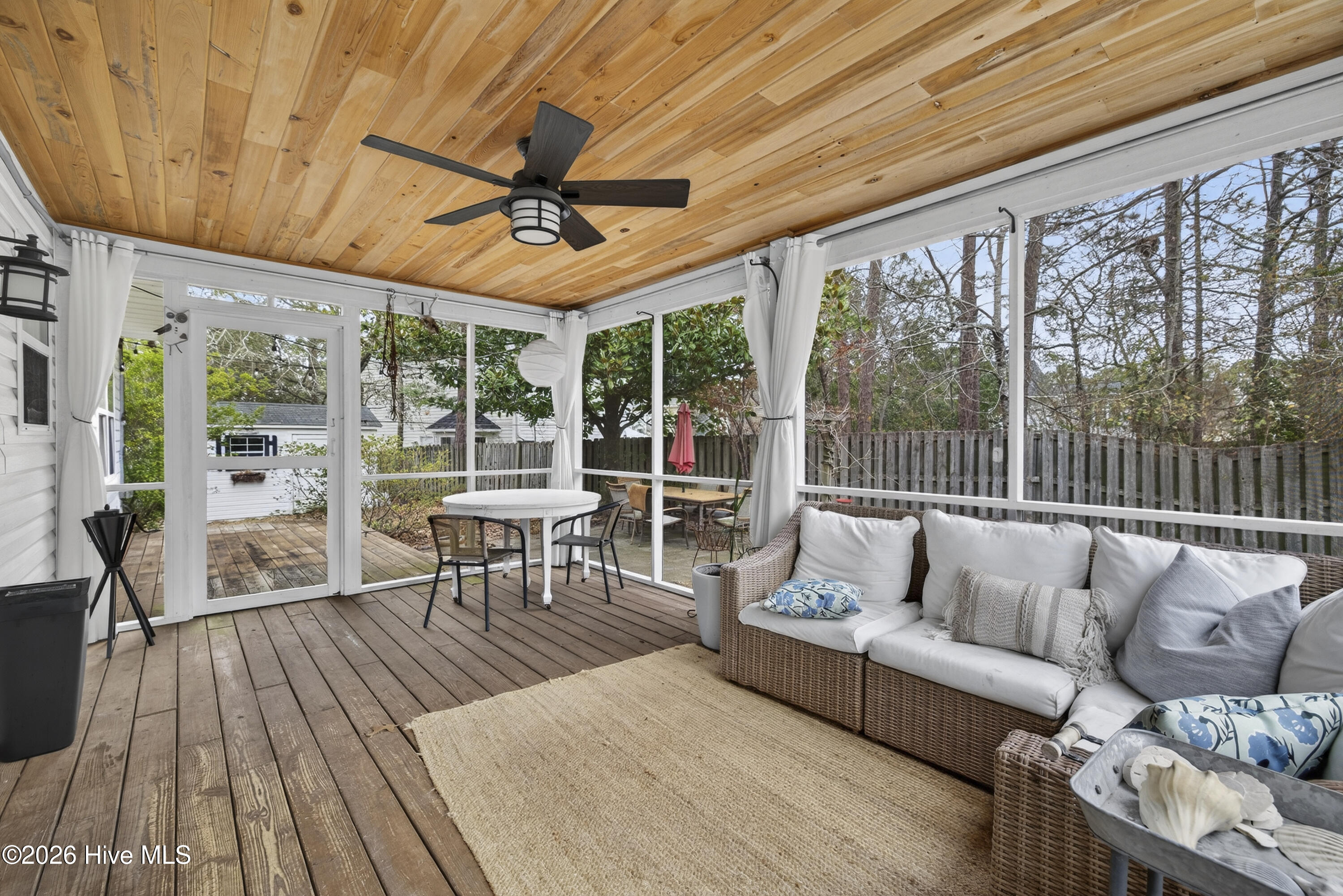 100558180 | Photo 34