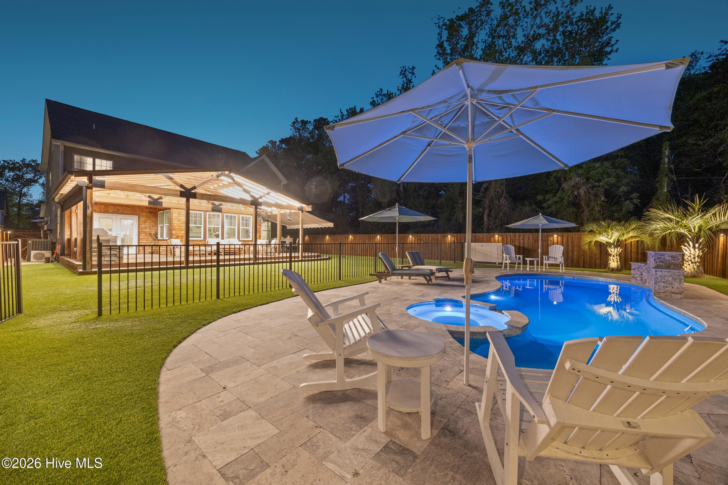 100566940 | Photo 108