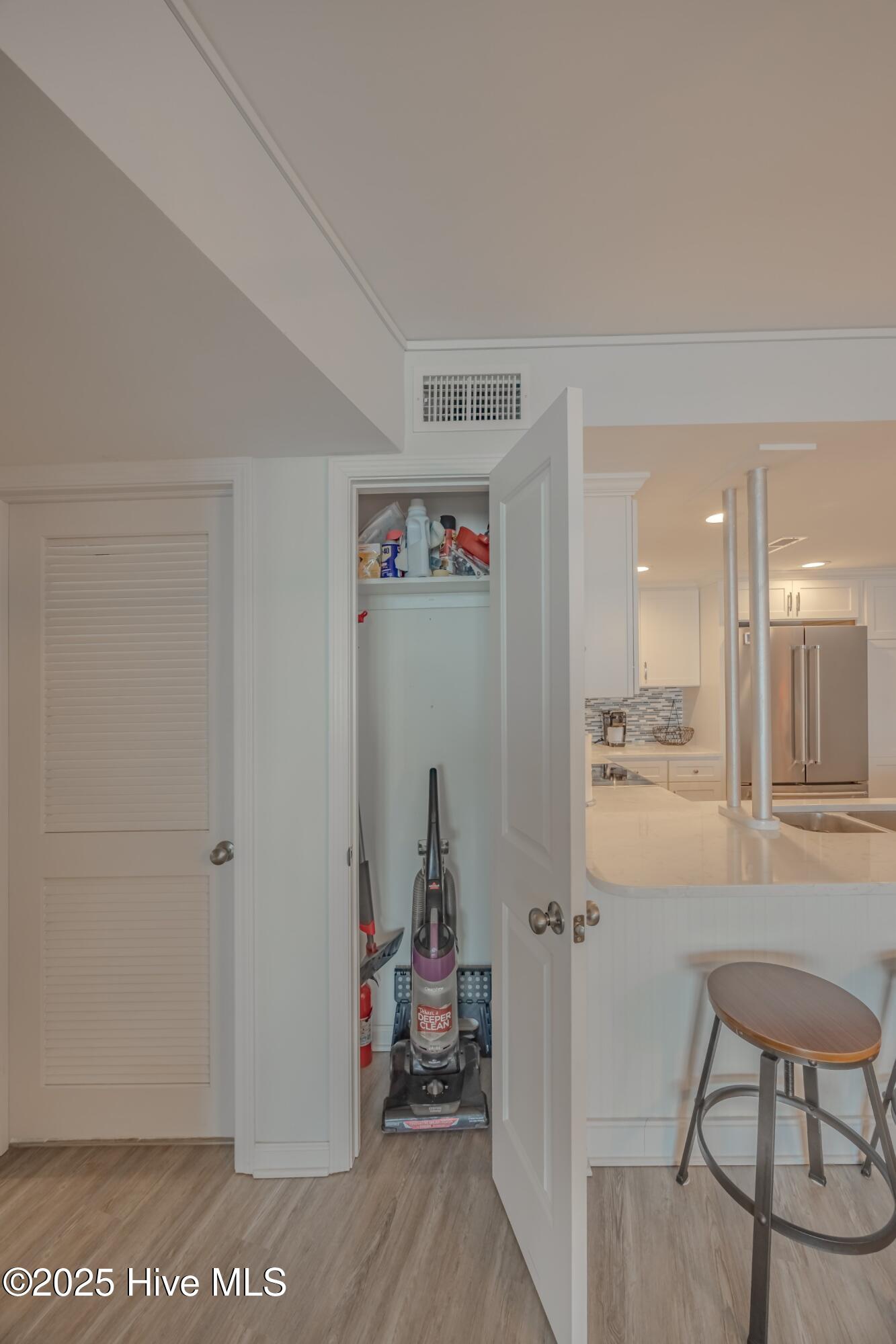 100520081 | Photo 45