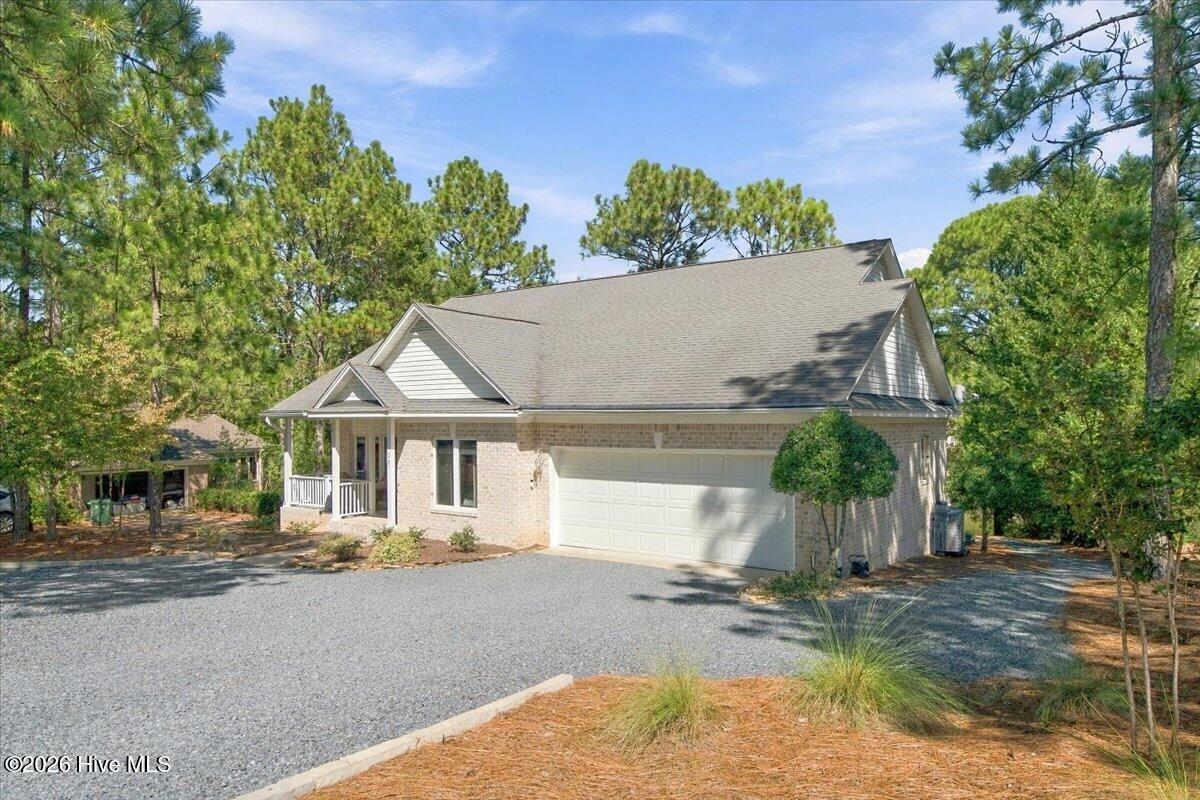Photo 2 of Single family home for sale at 27 La Quinta Loop, Pinehurst, NC 28374 | MLS# 100608537 | Listing updated on 2026-10-09
