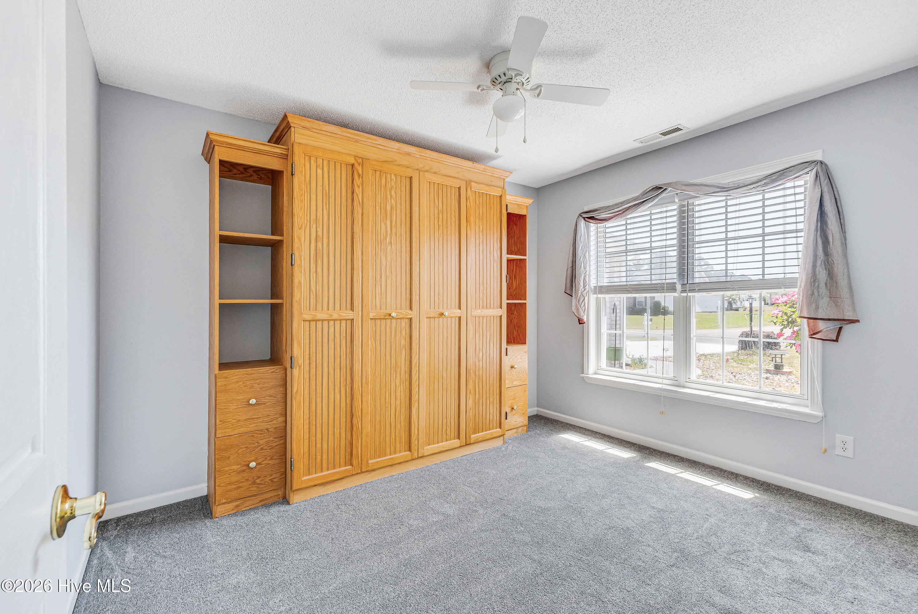 100568217 | Photo 34