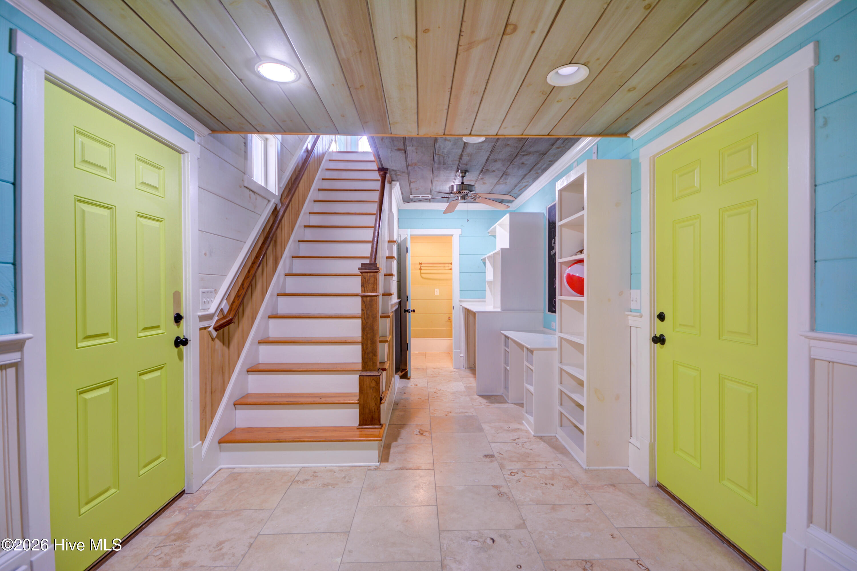 100565918 | Photo 23