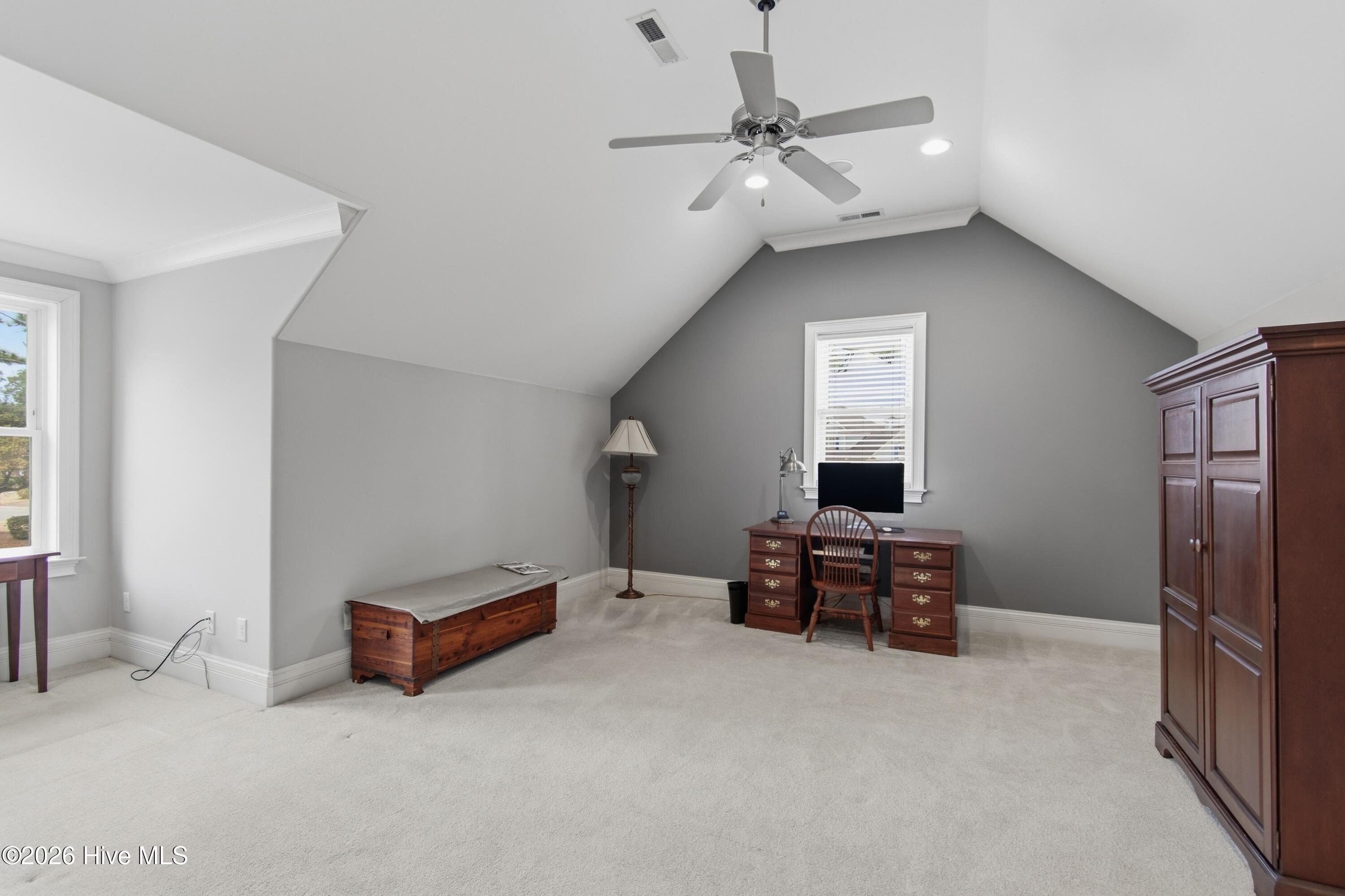 100555606 | Photo 47