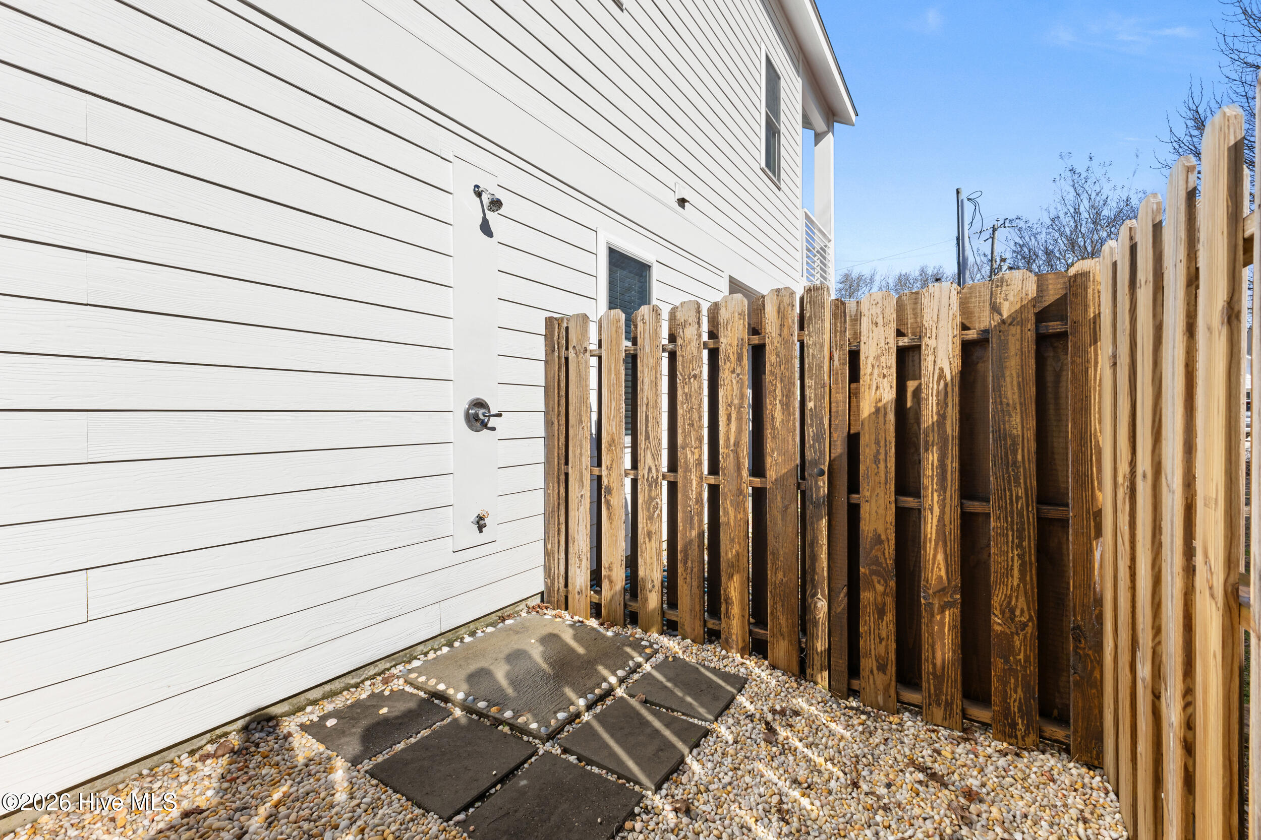 100557840 | Photo 31