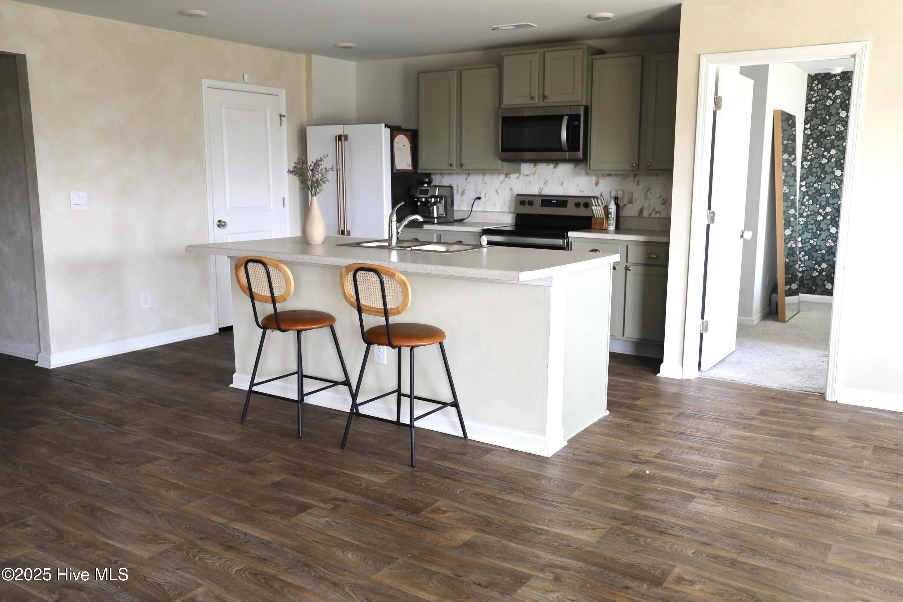 100561165 | Photo 11