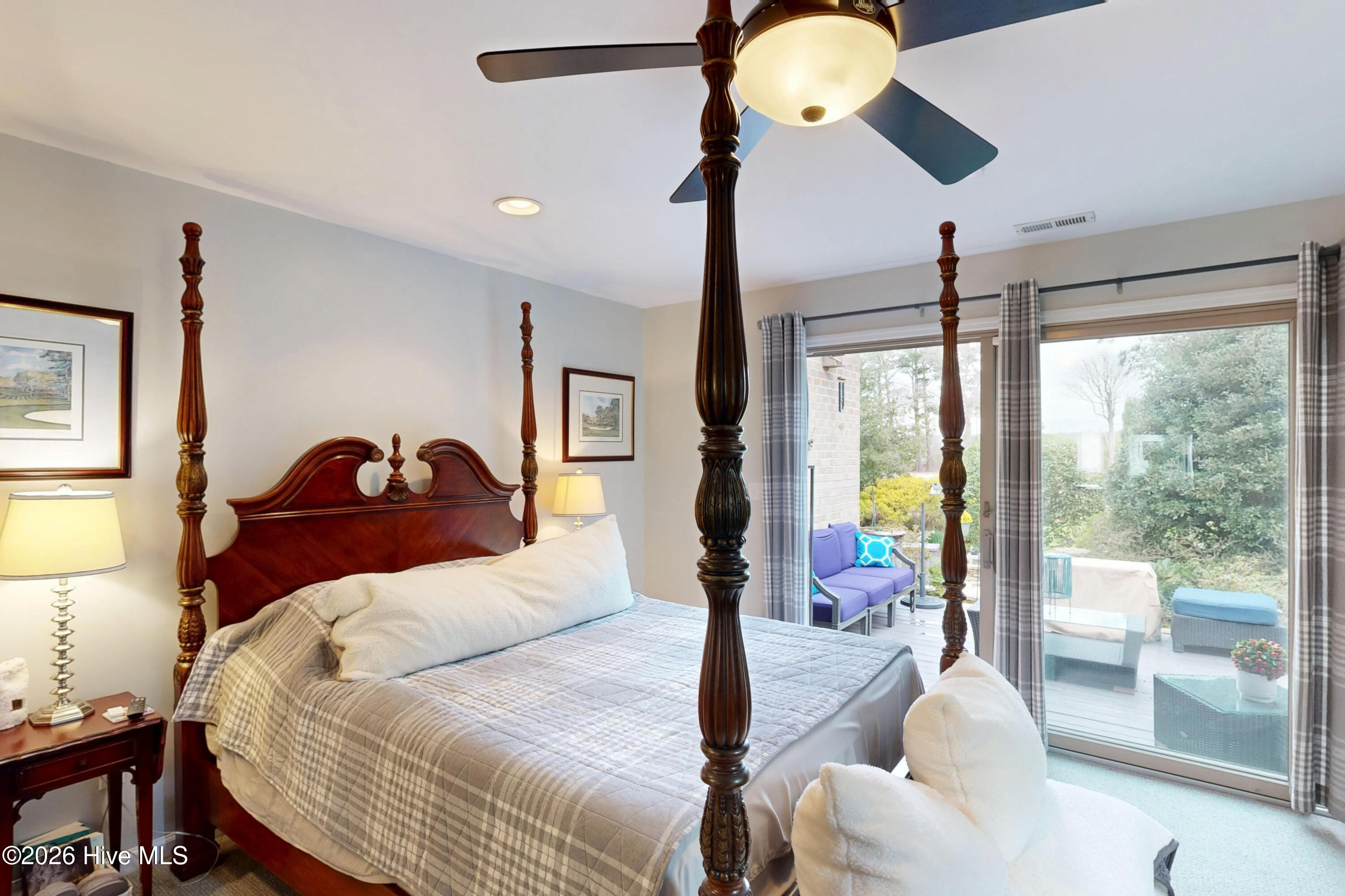 100559840 | Photo 22