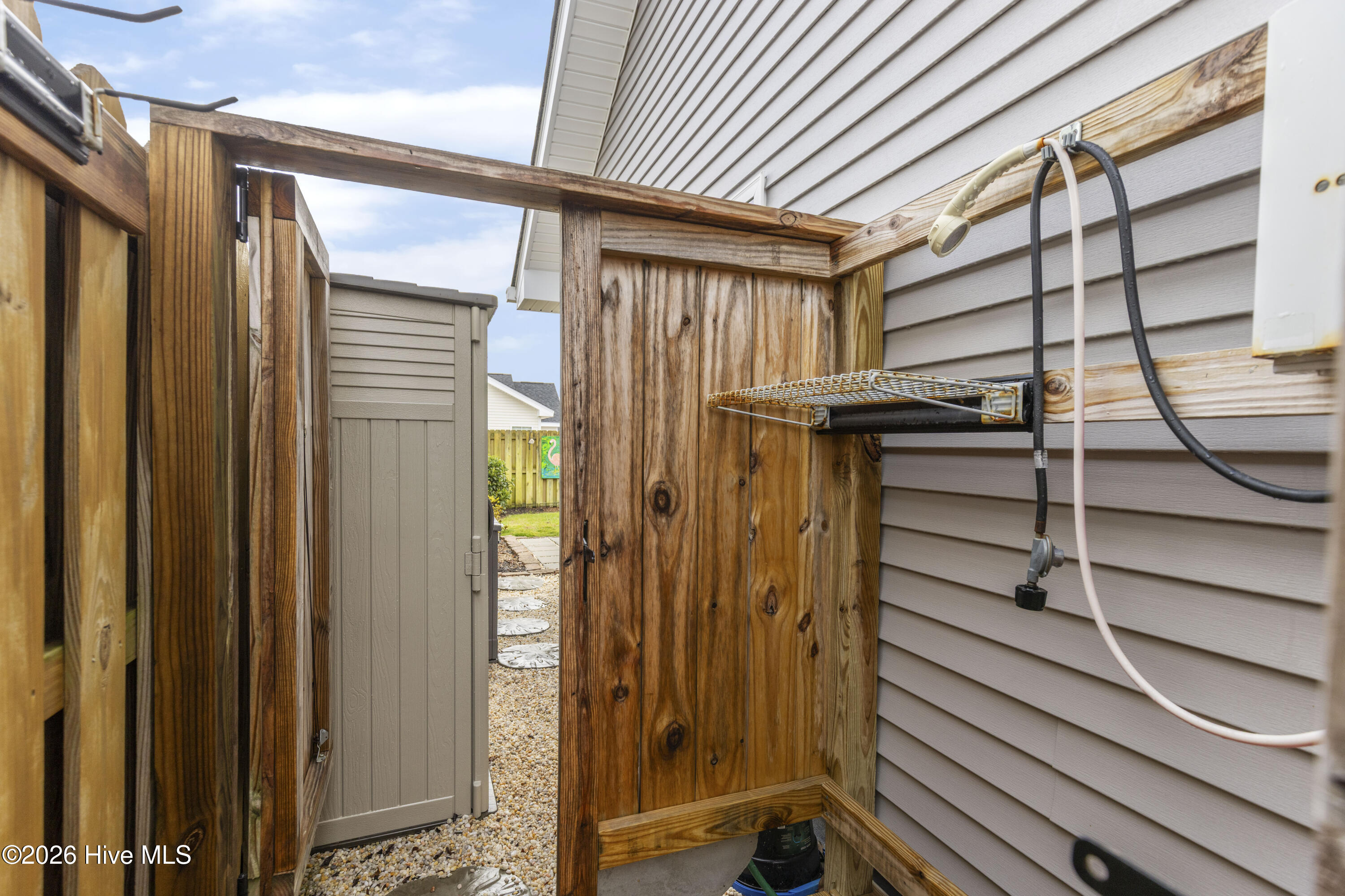 100551829 | Photo 63