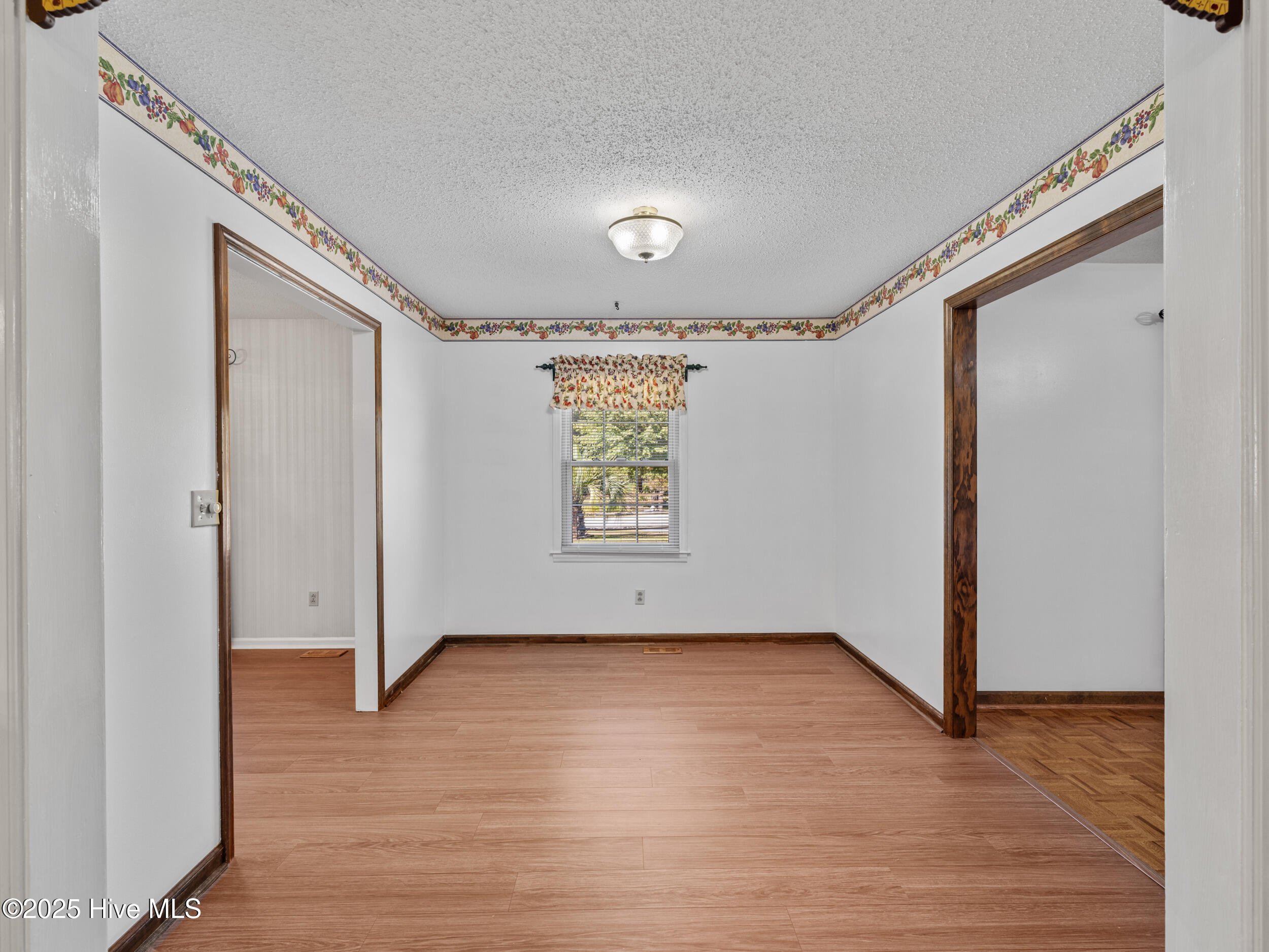 100544325 | Photo 26