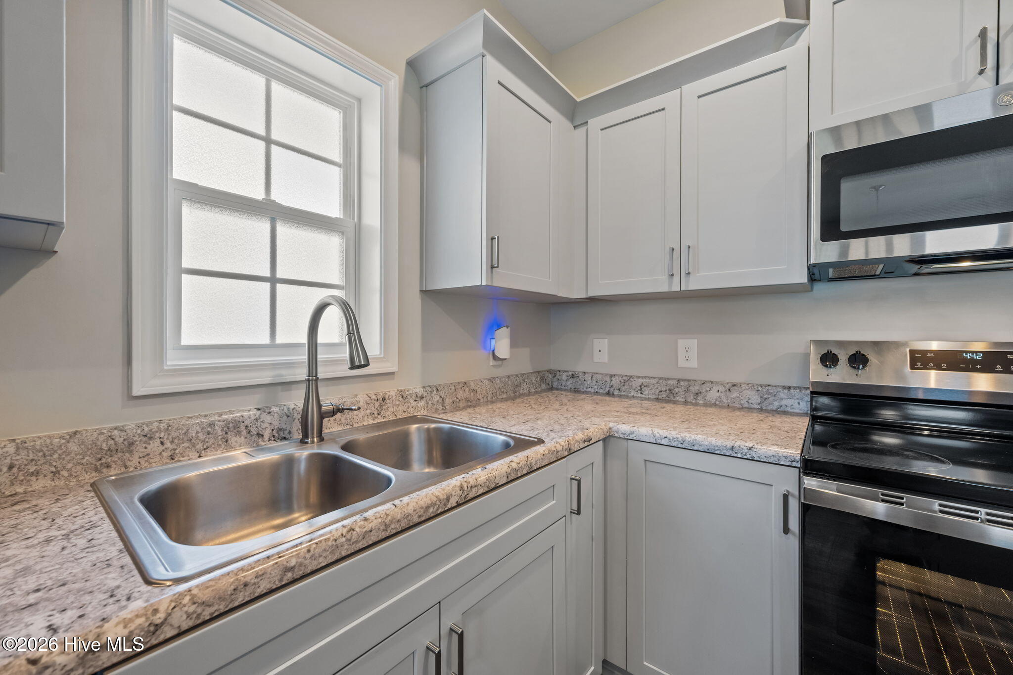 100560857 | Photo 13