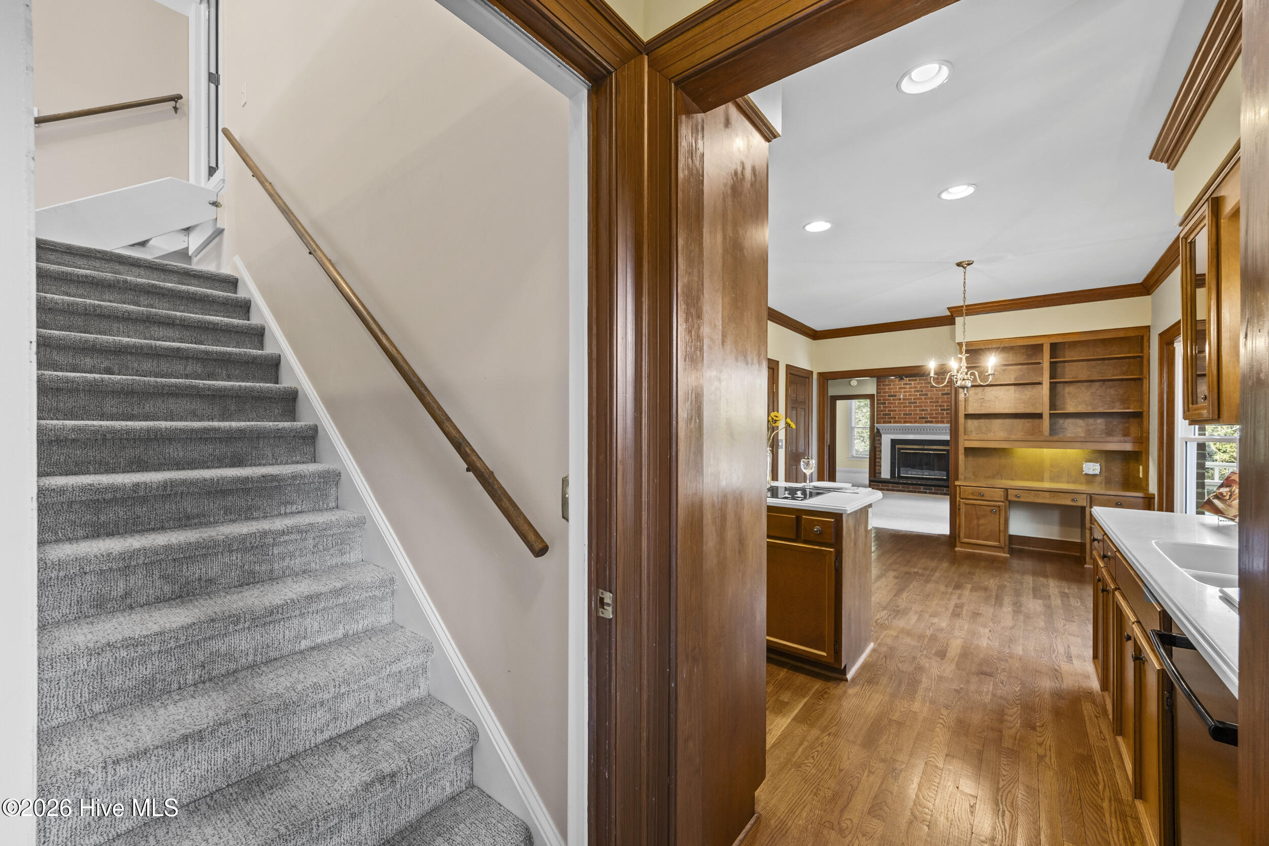 100560704 | Photo 57