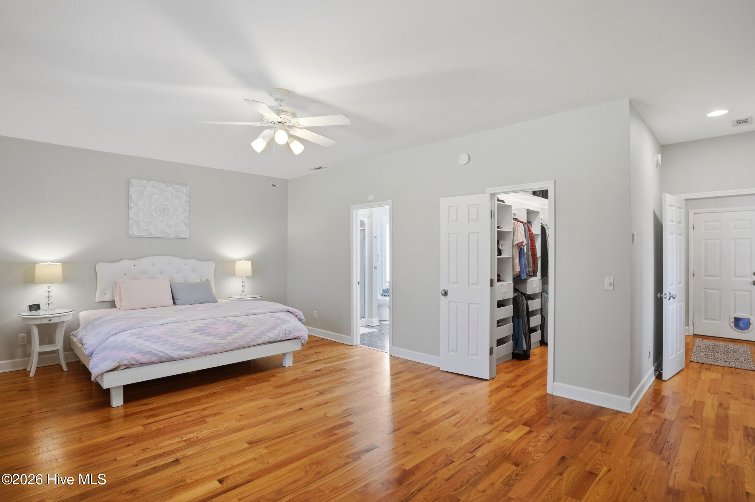 100563300 | Photo 20