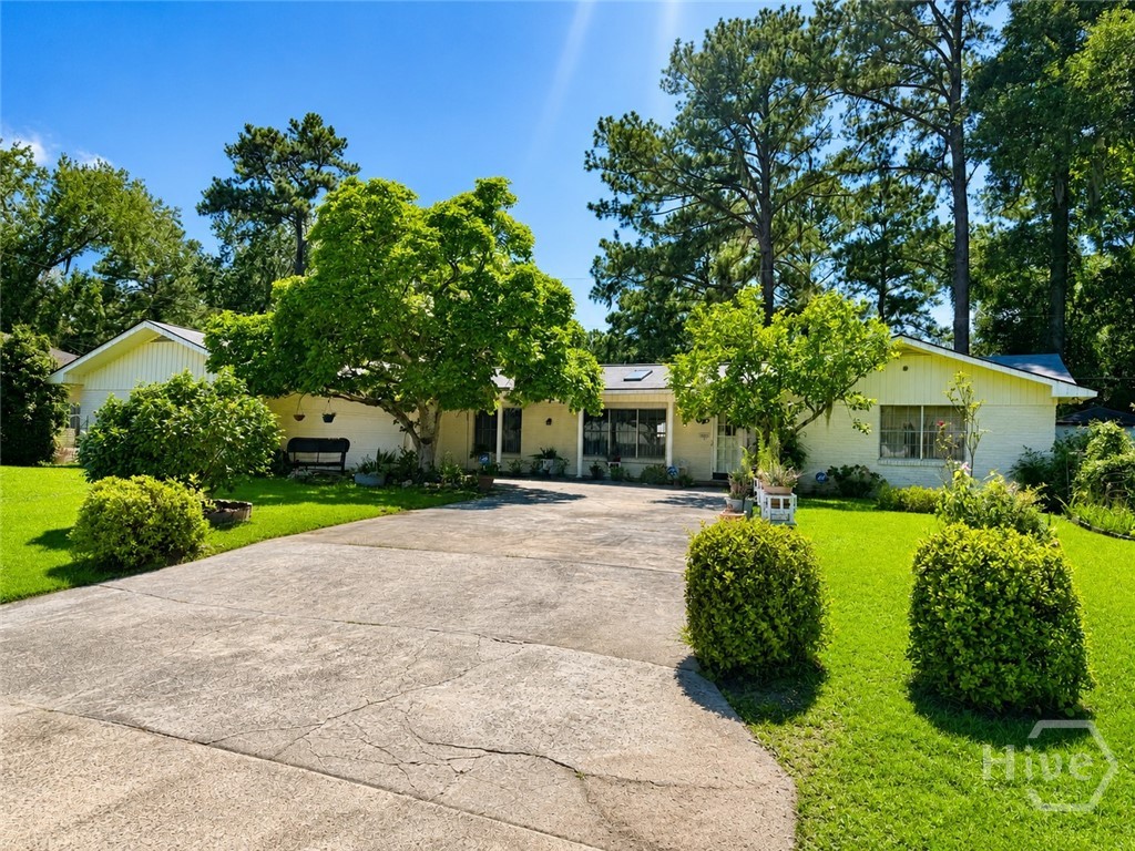 Photo 1 of Single family home for sale at 1005 Tara Ave, Savannah, GA 31410 | MLS# SA355932 | Listing updated on 2026-10-08
