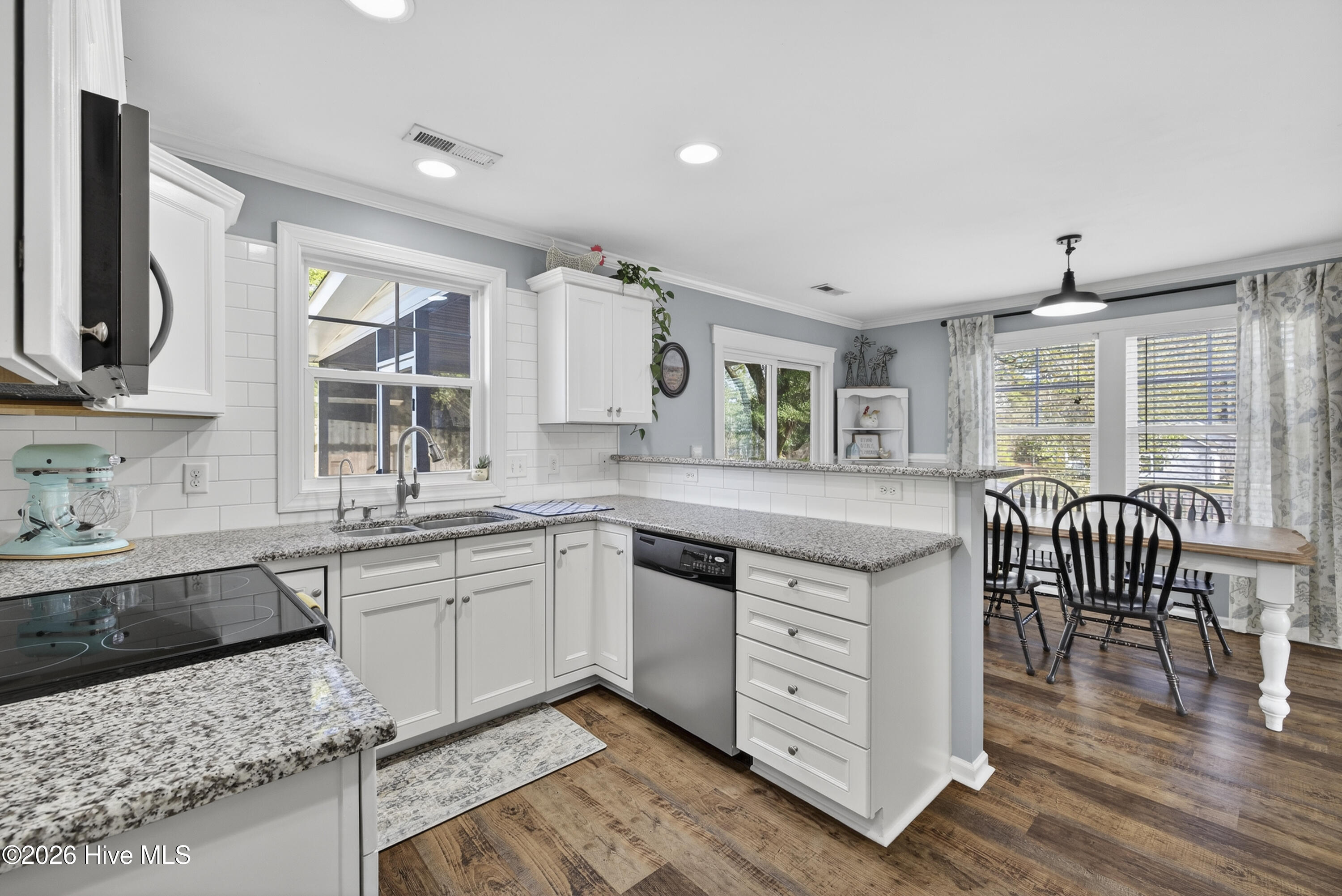 100549081 | Photo 13