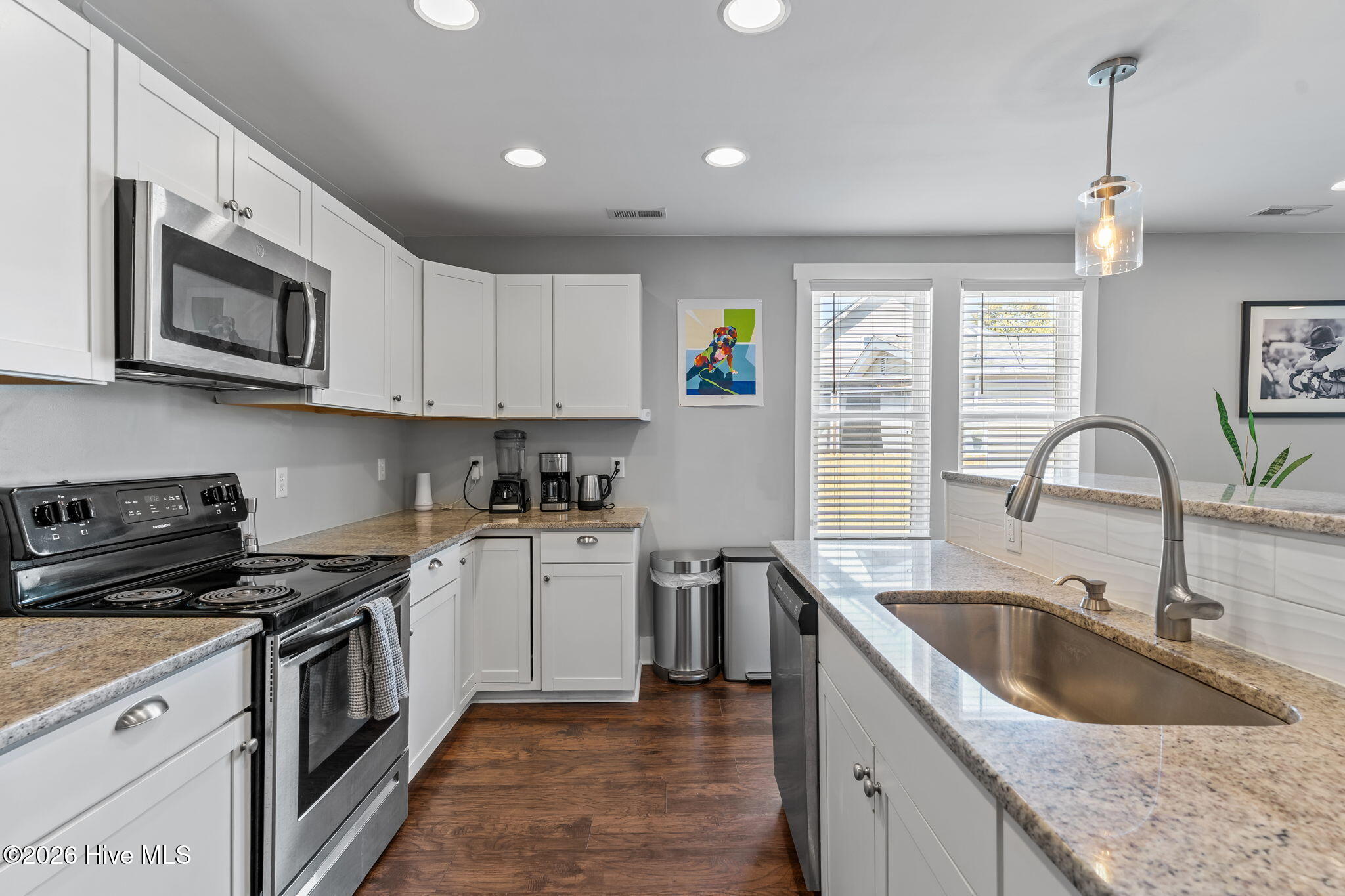 100564930 | Photo 14