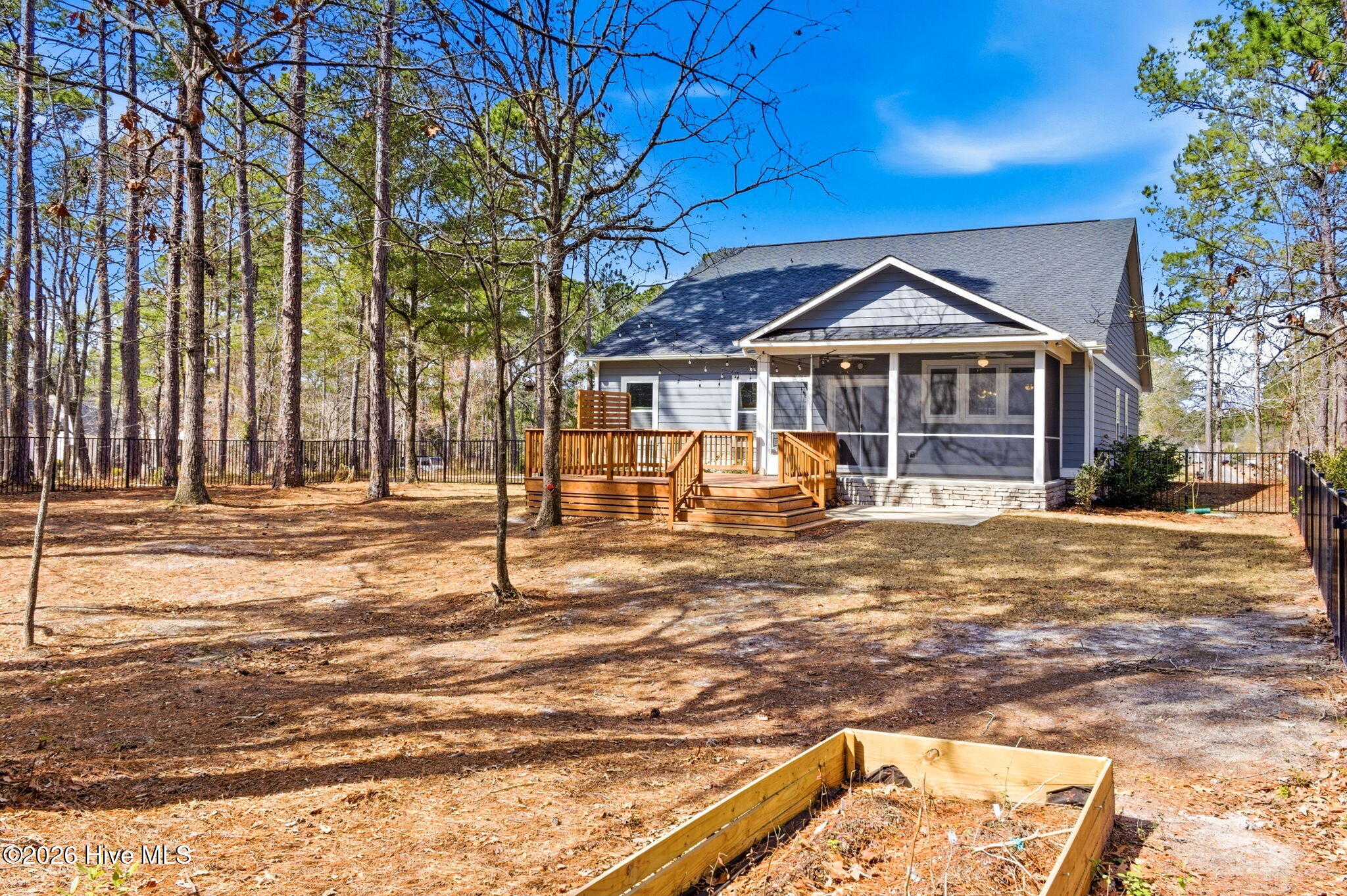 100558607 | Photo 62