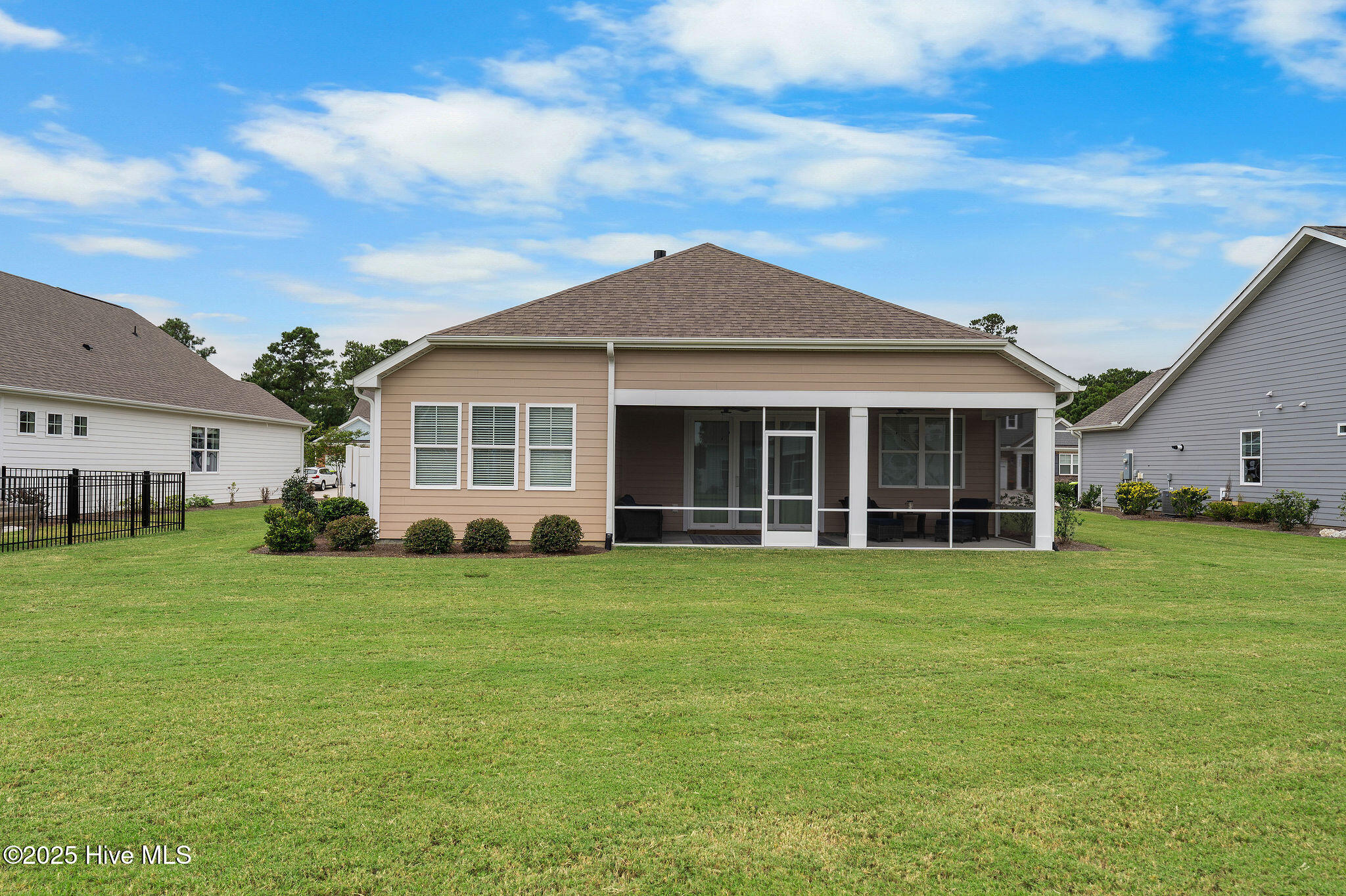 100518034 | Photo 36