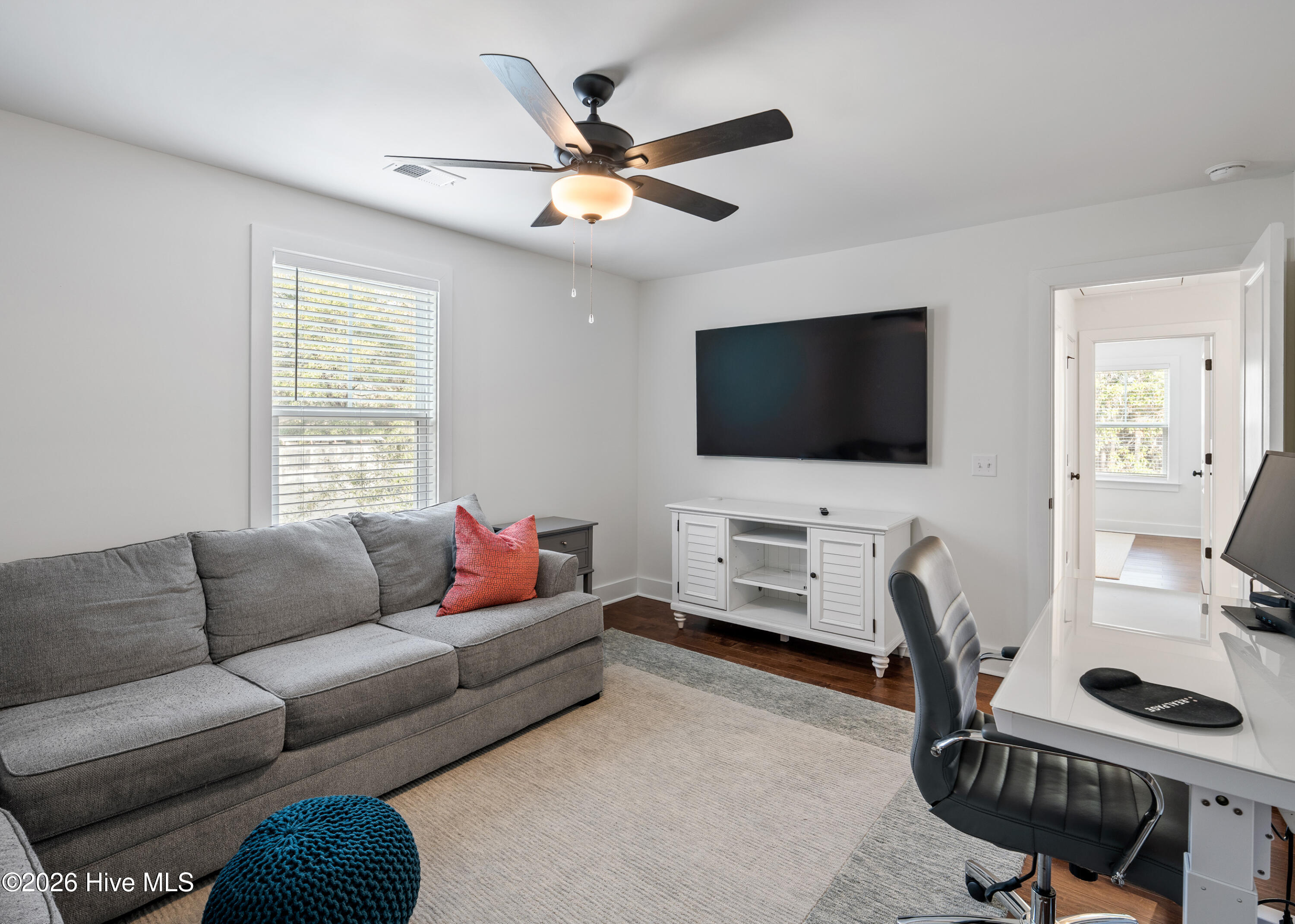 100548609 | Photo 38