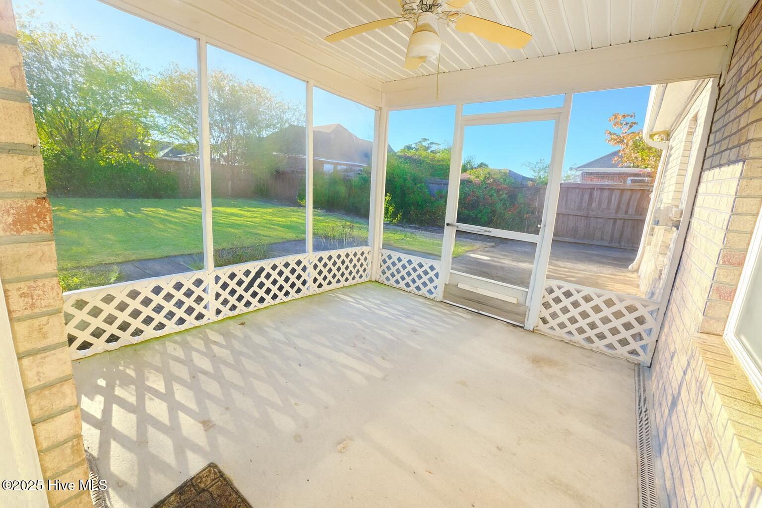 100537389 | Photo 29