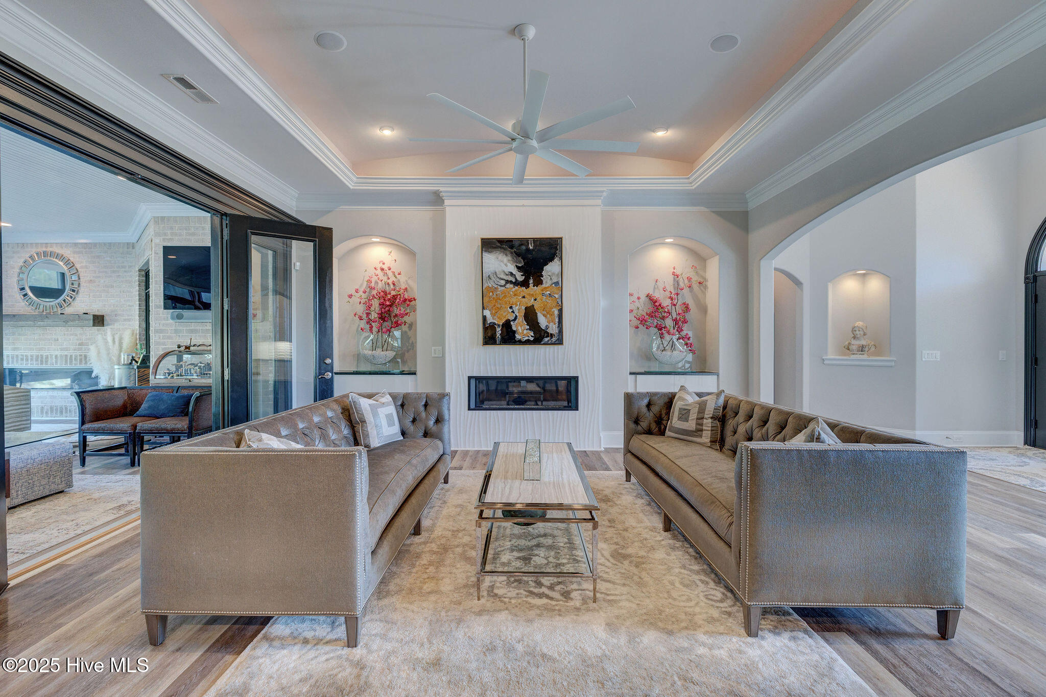 100550746 | Photo 12