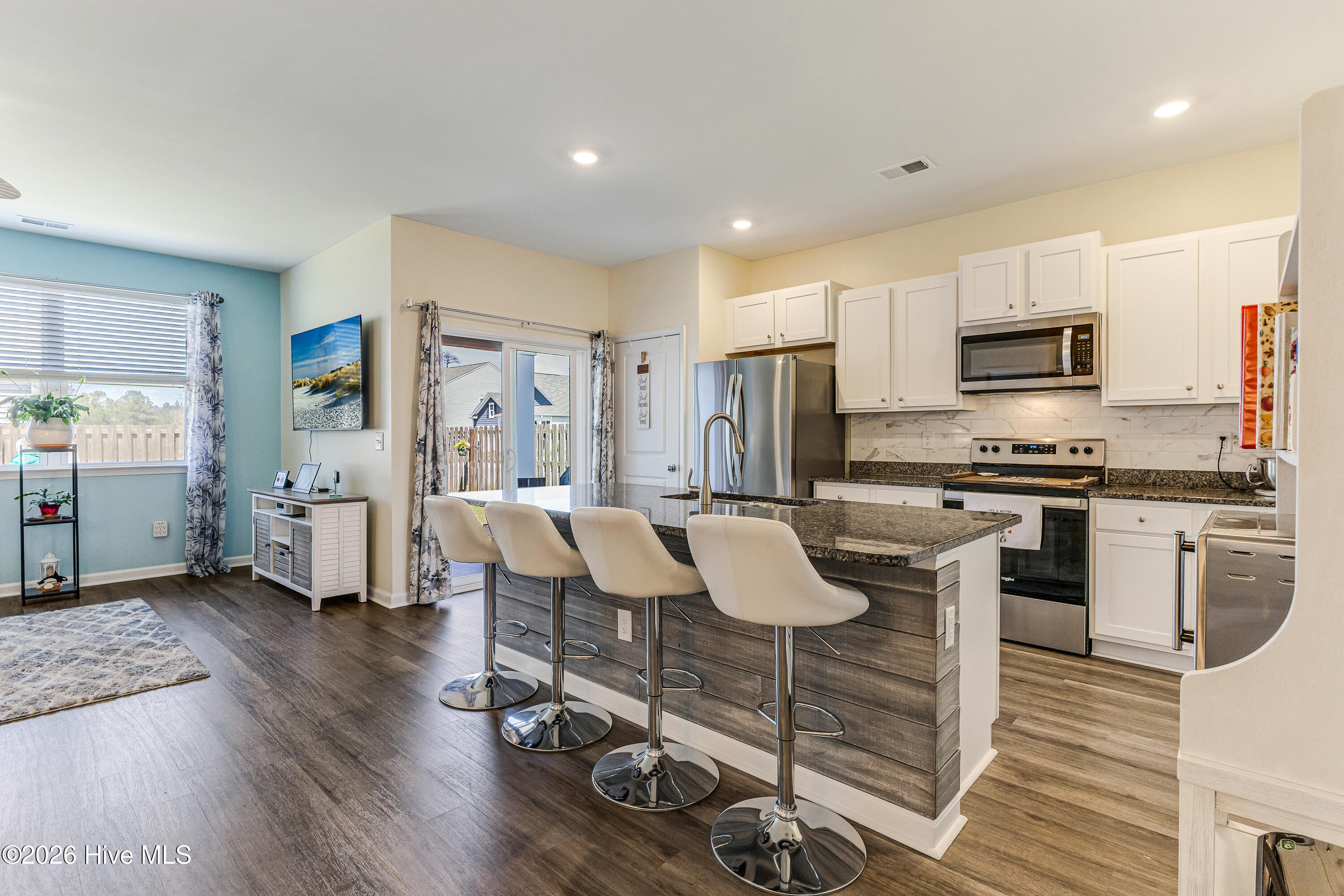 100566455 | Photo 15