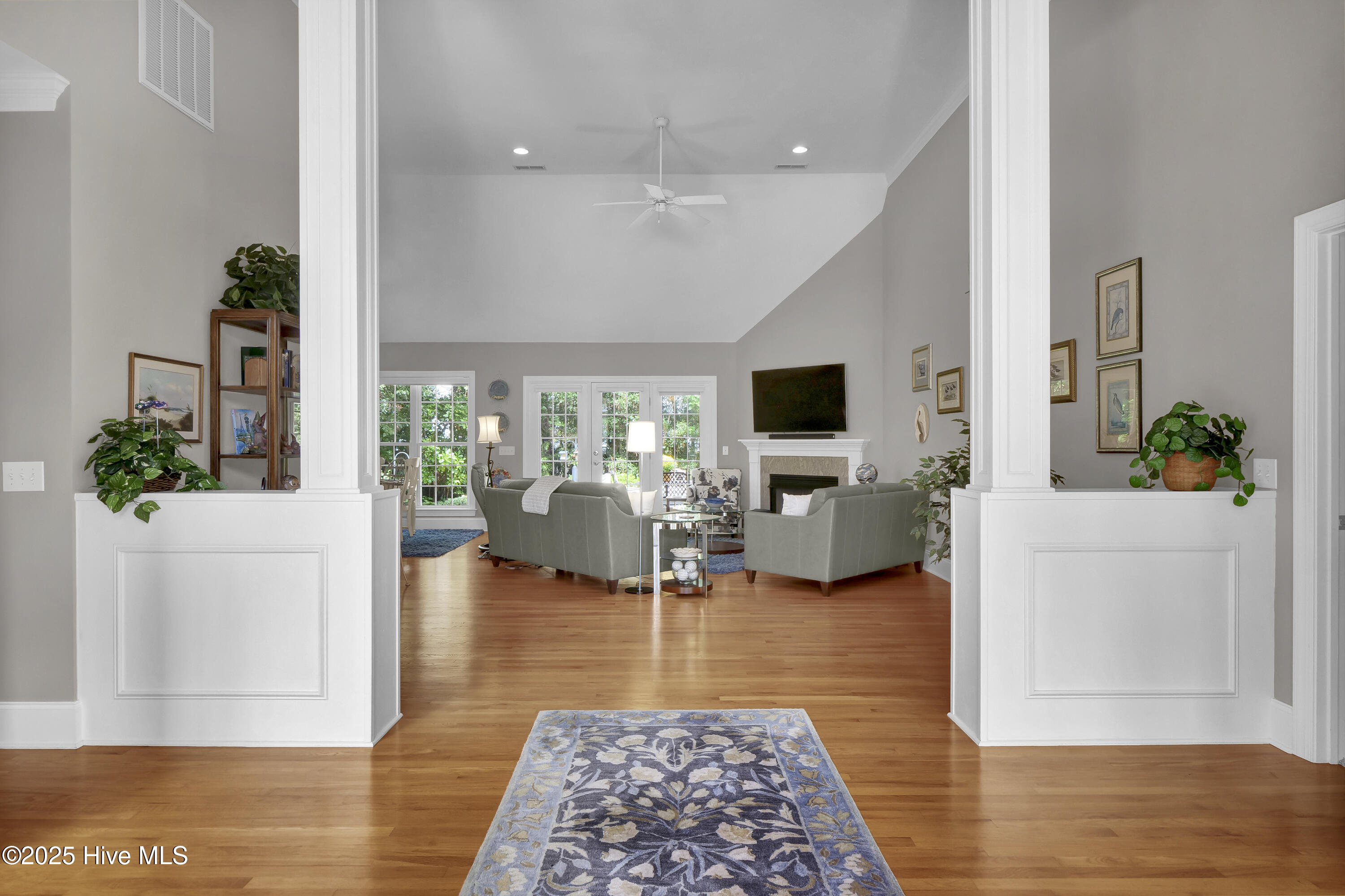 100533946 | Photo 13