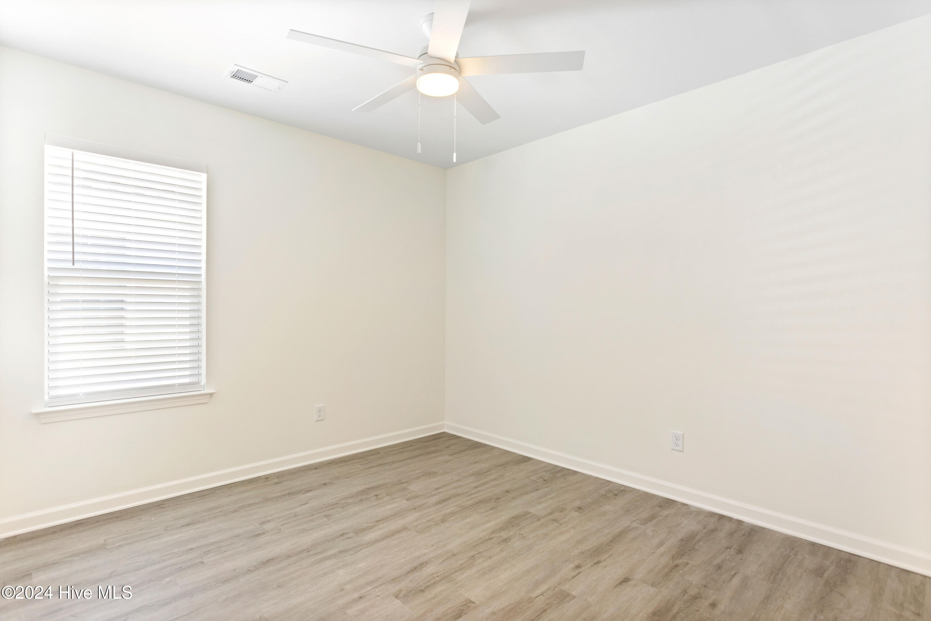 100547476 | Photo 17