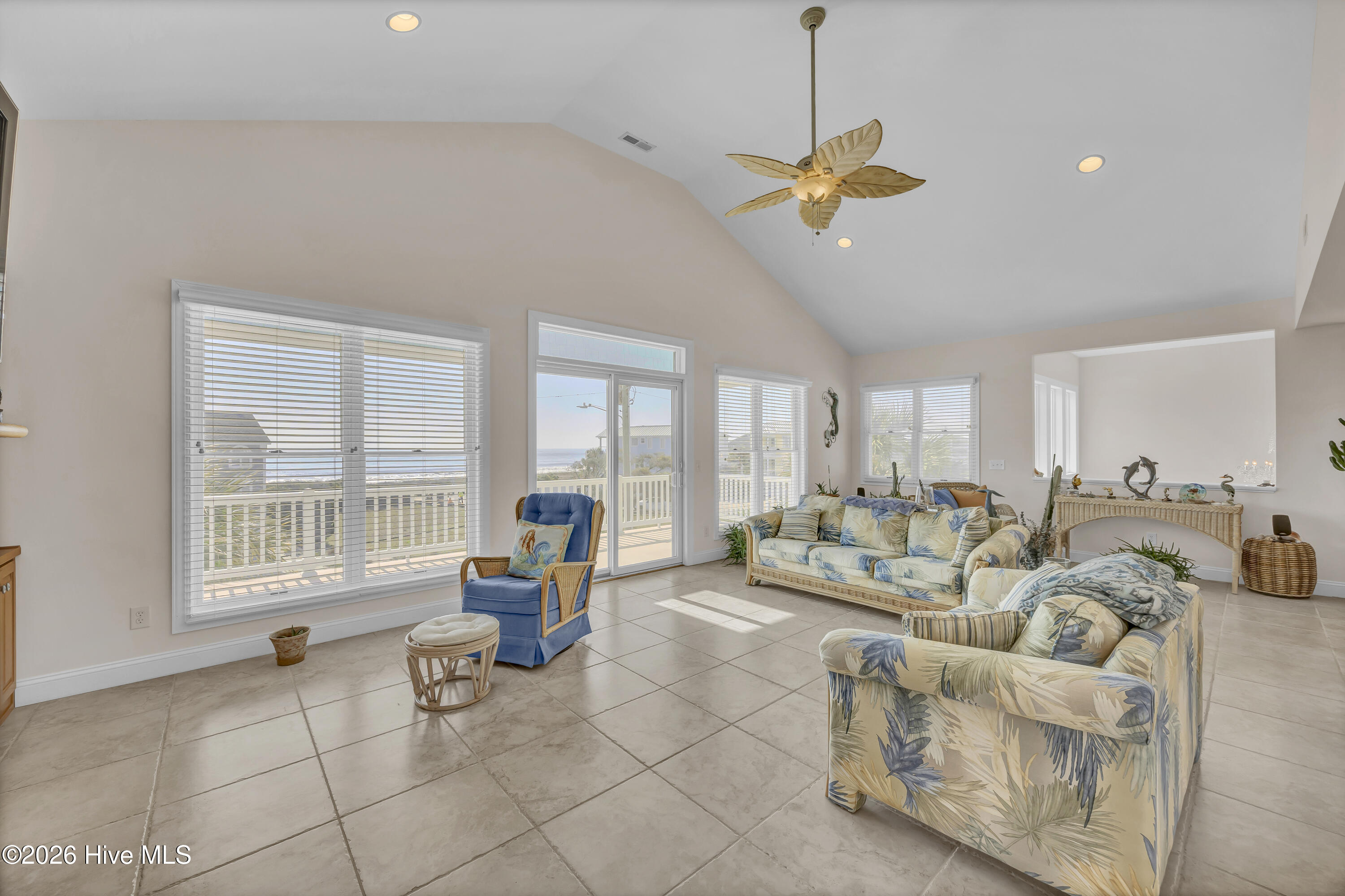 100560542 | Photo 10