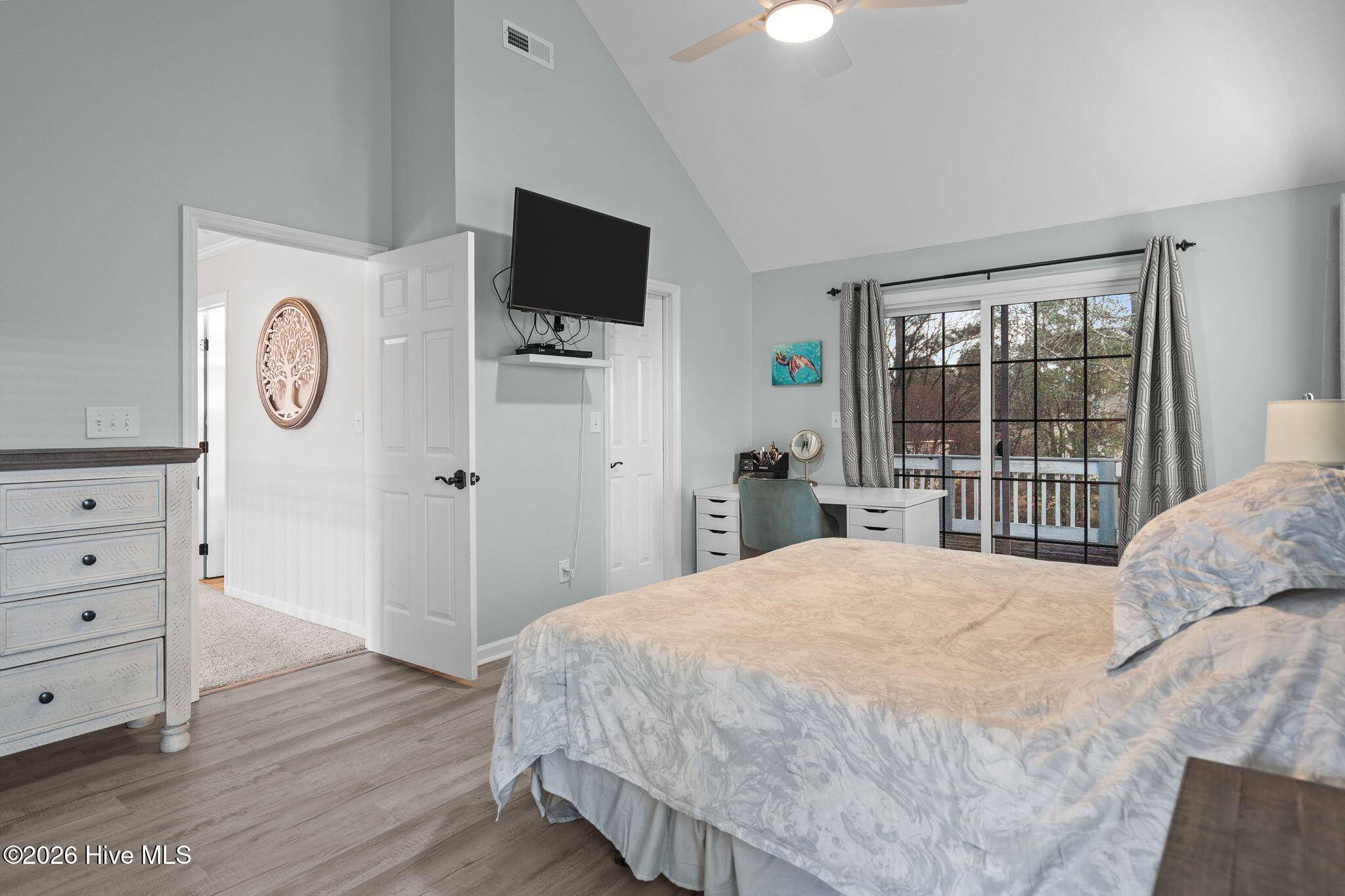 100548092 | Photo 28