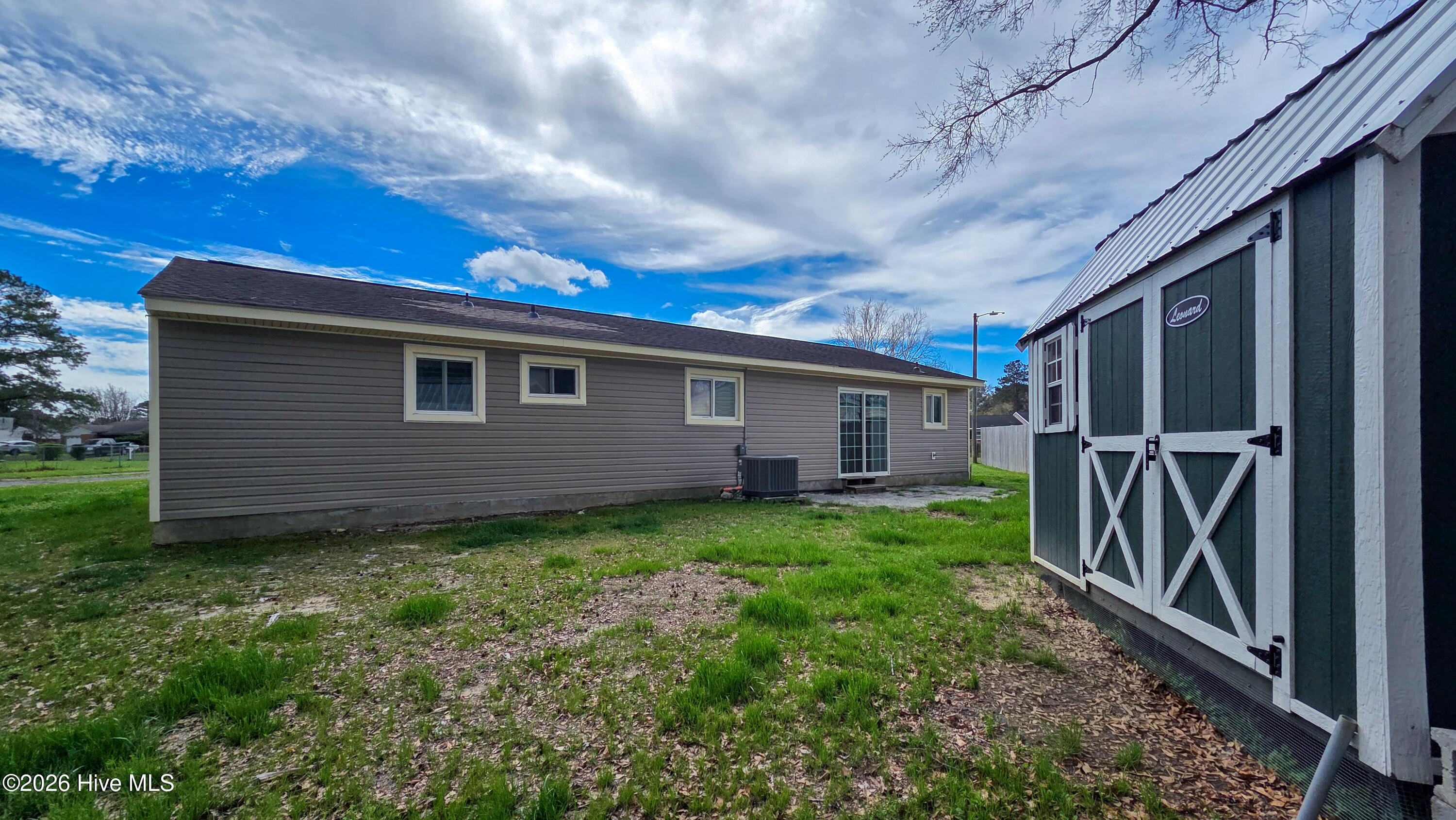 100564007 | Photo 37