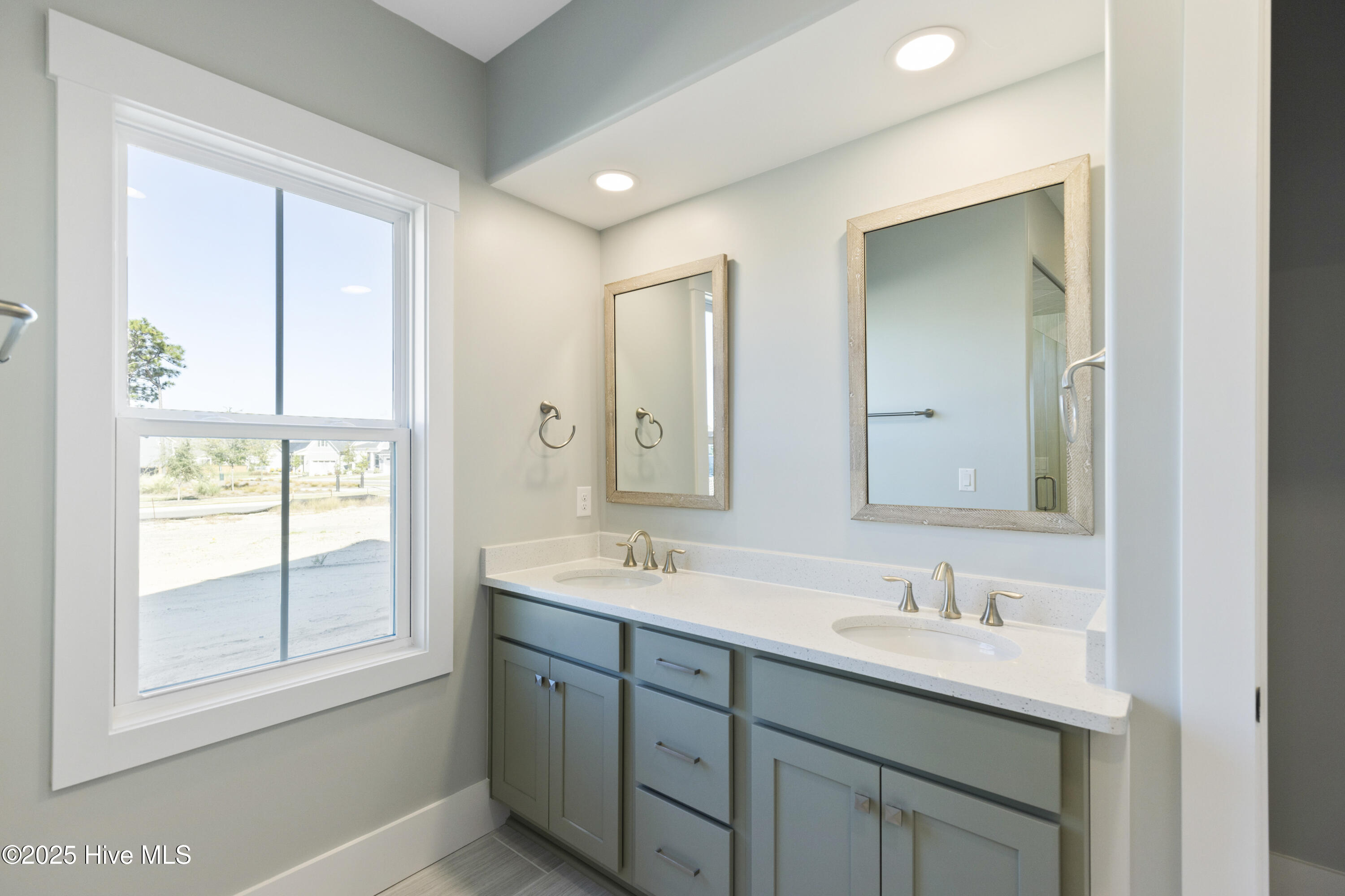 100557936 | Photo 22