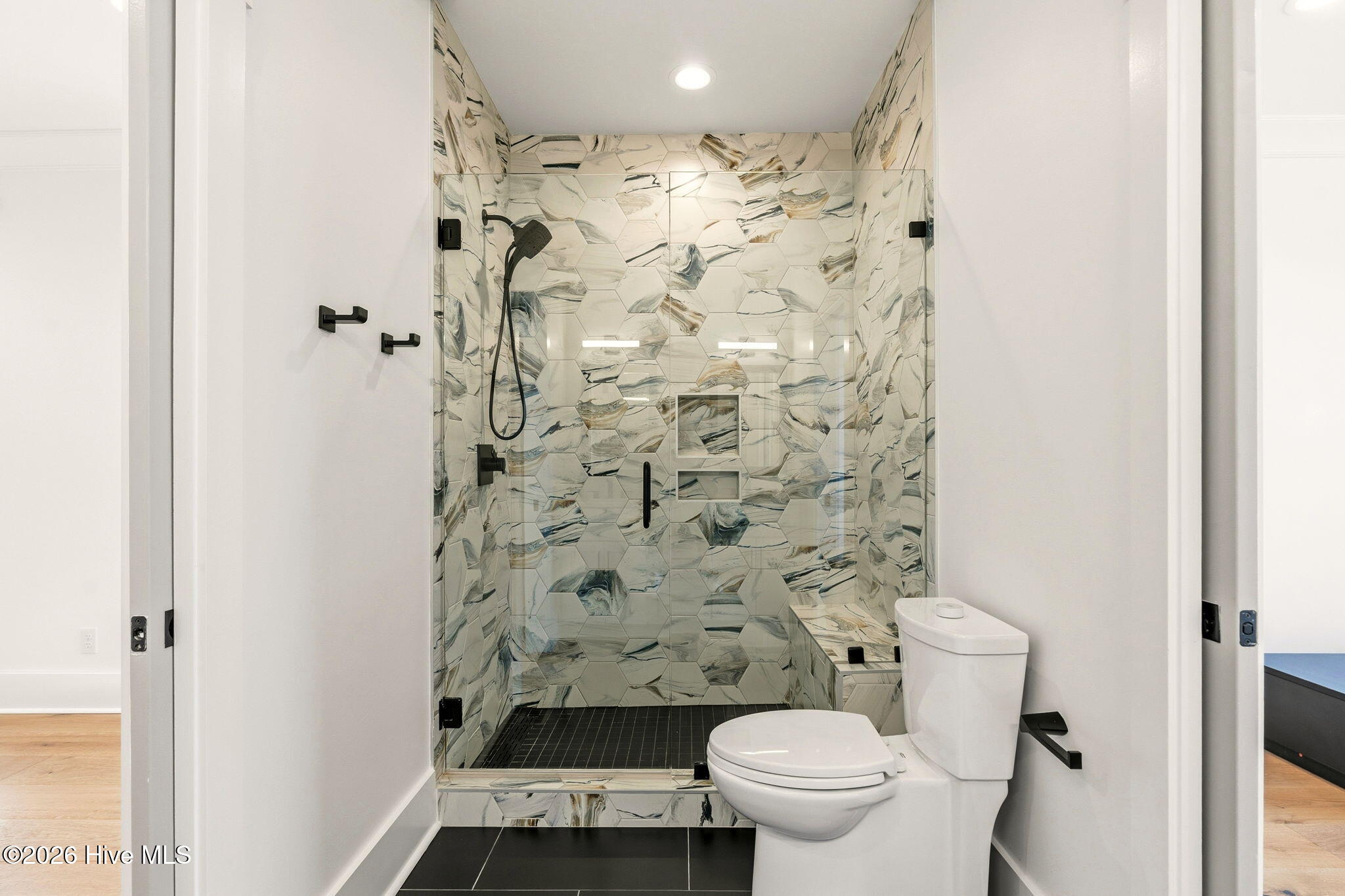 100557252 | Photo 32