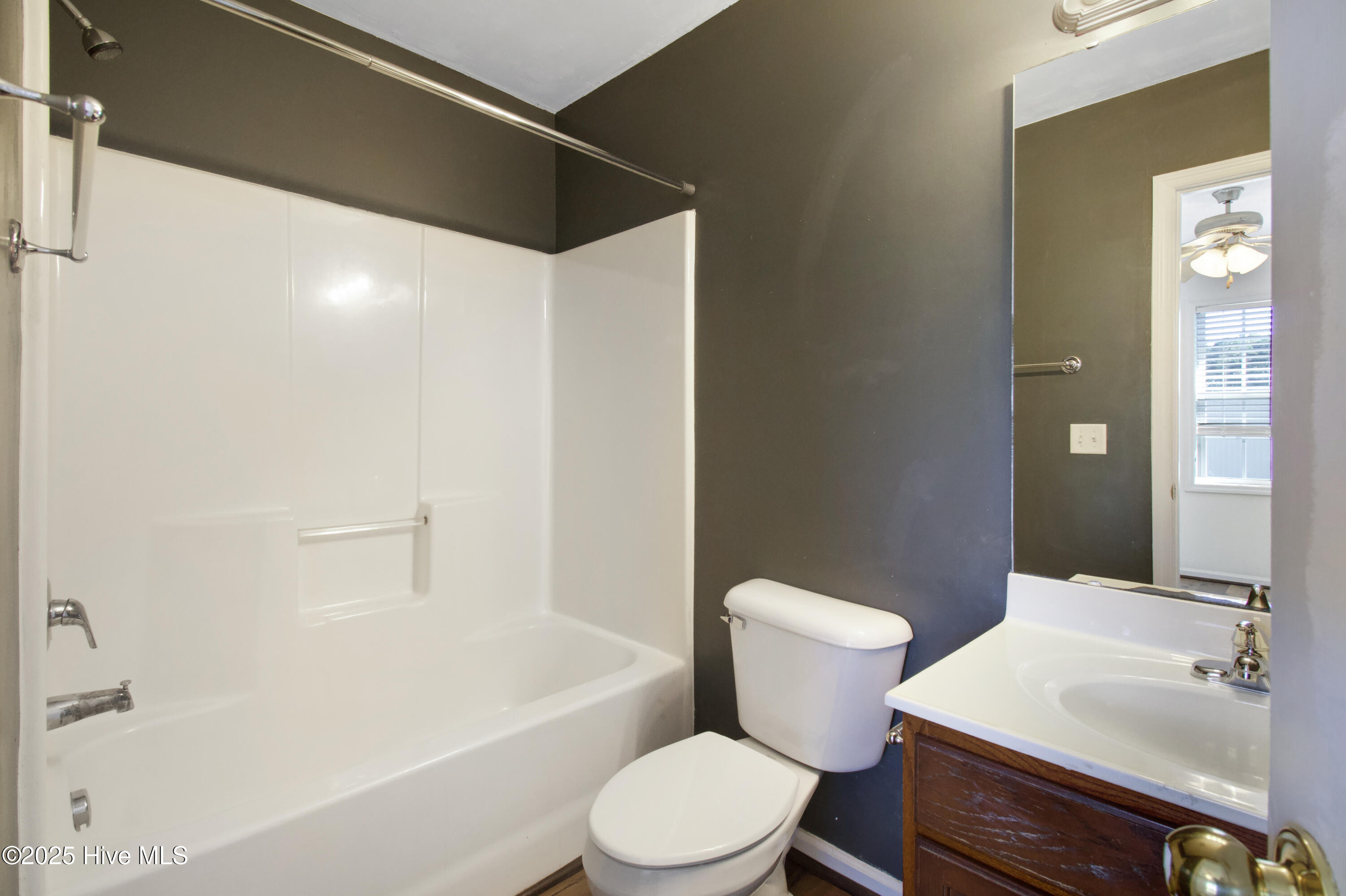 100545991 | Photo 13