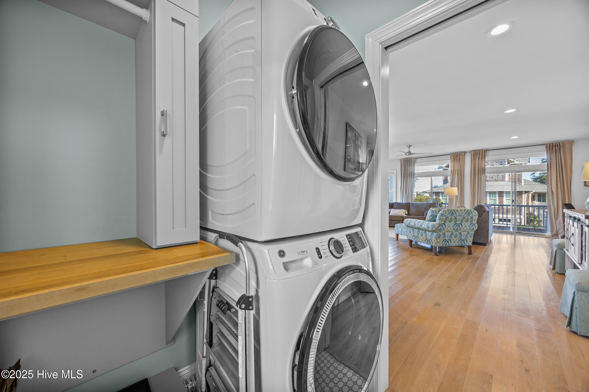 100543159 | Photo 23