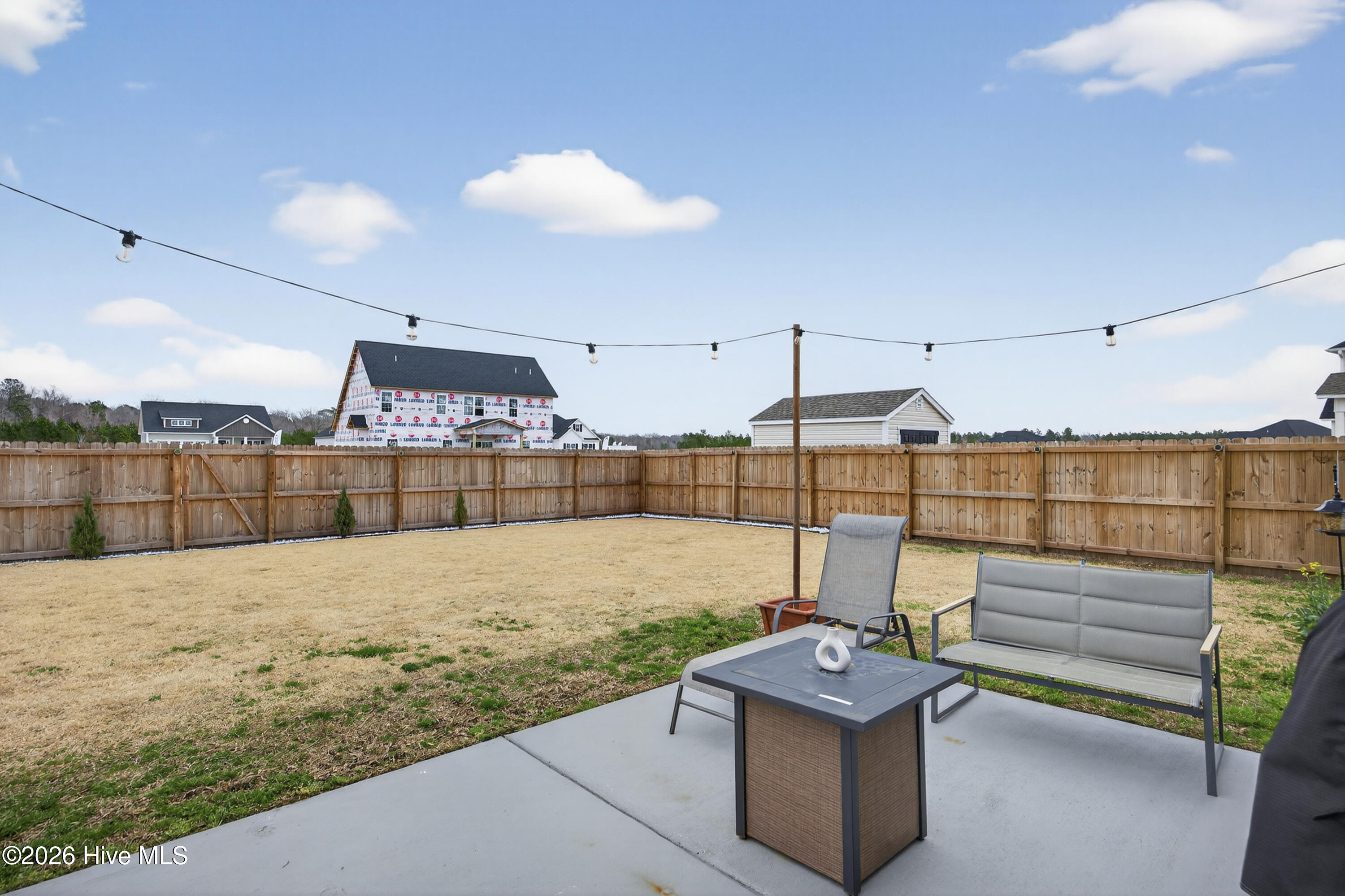 100558052 | Photo 51