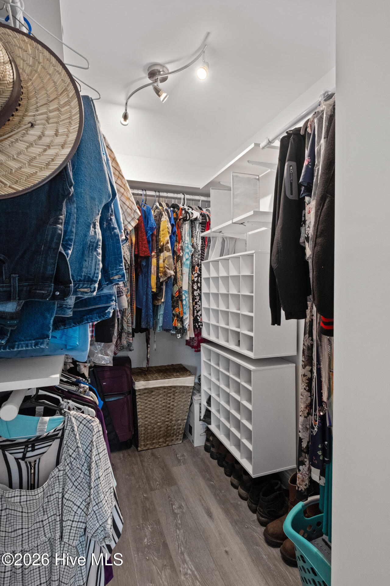 100566608 | Photo 60