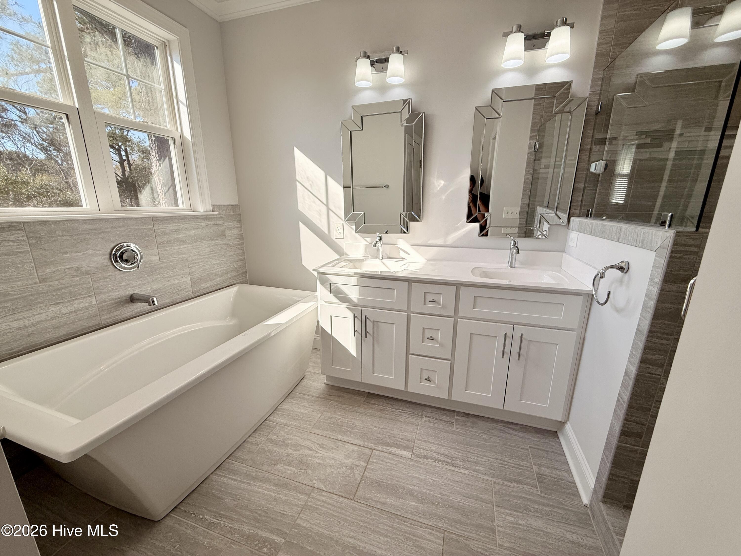 100564969 | Photo 19