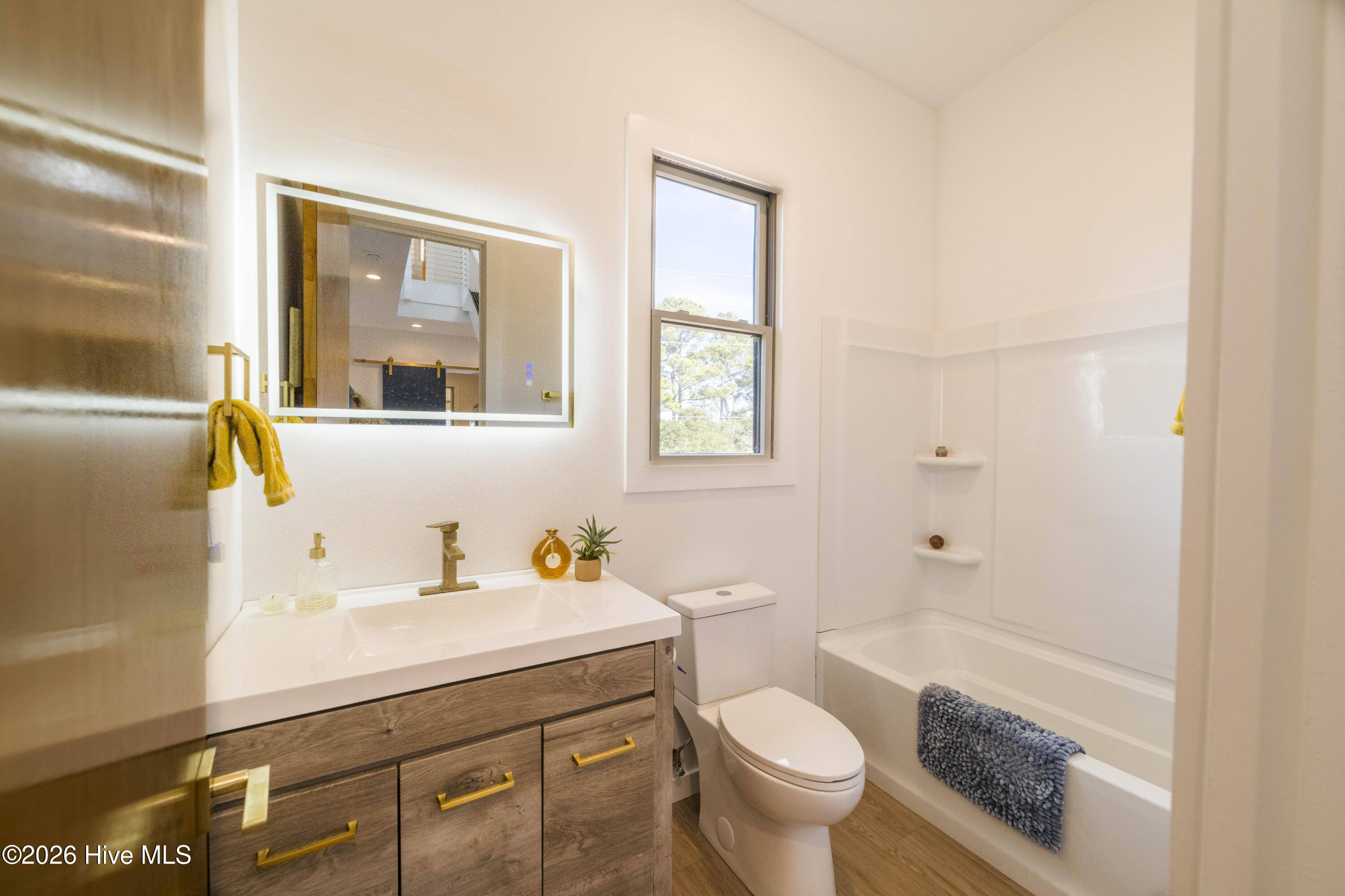 100554850 | Photo 52