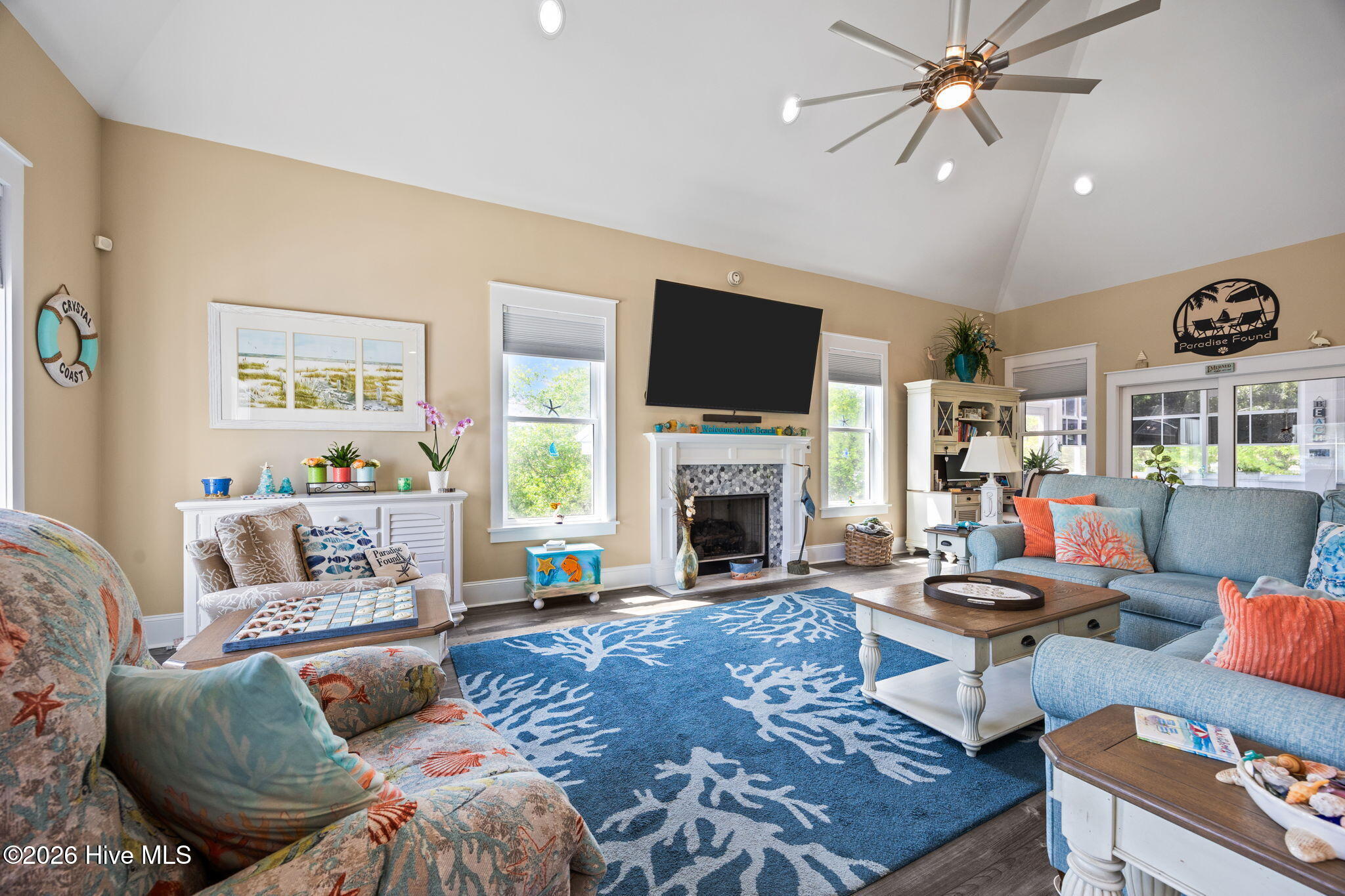 100567463 | Photo 16