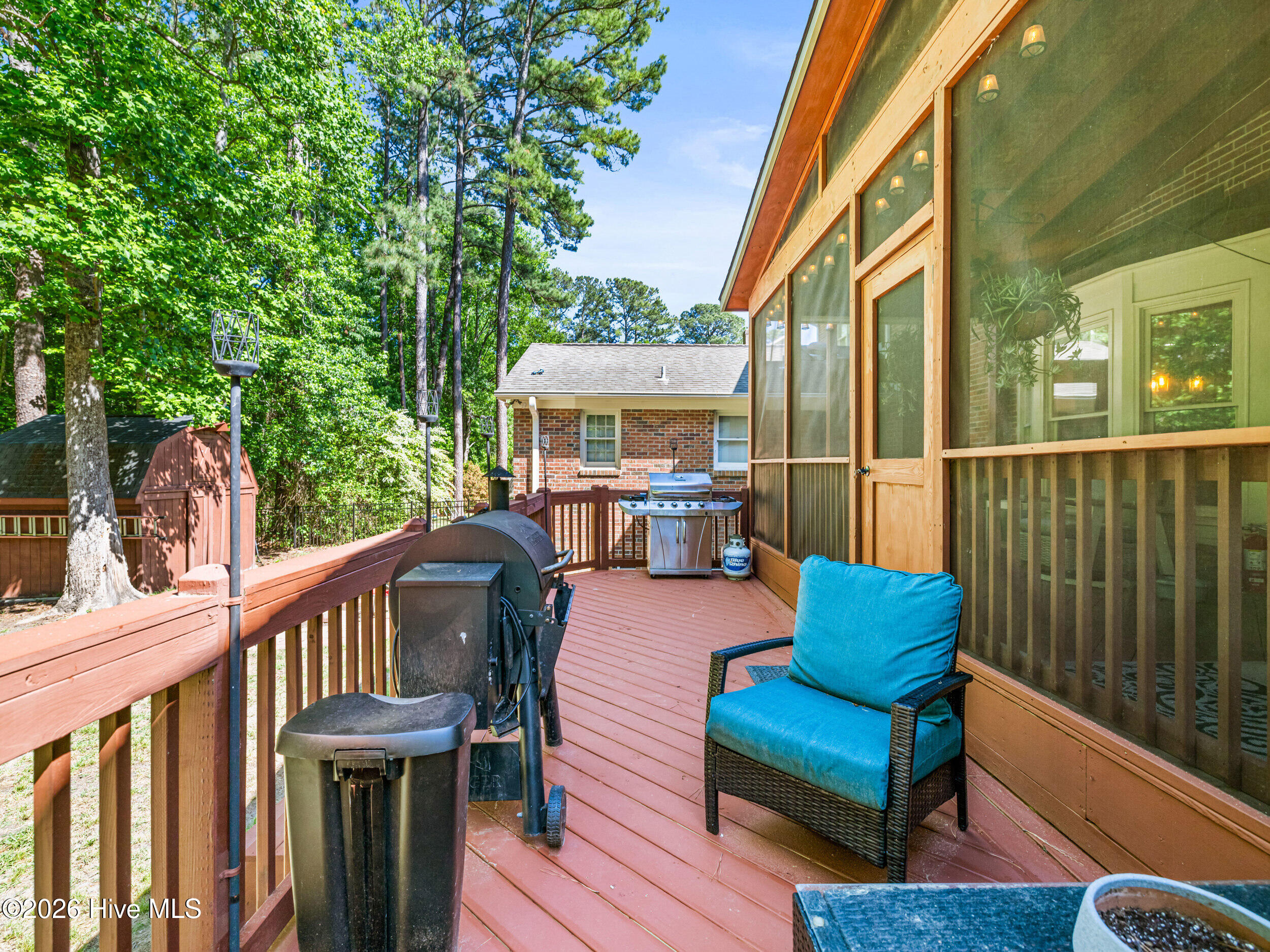 100570486 | Photo 70