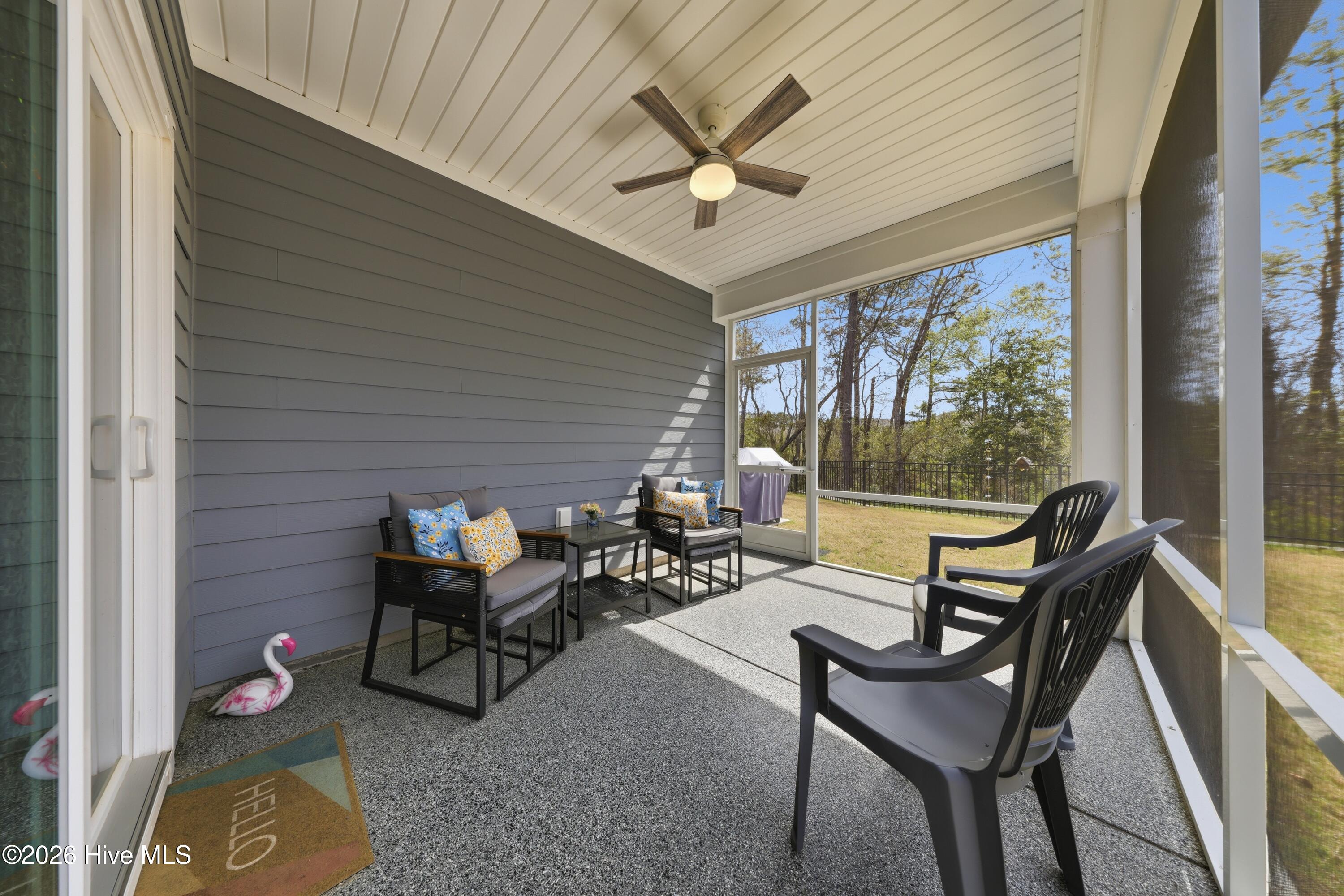 100564310 | Photo 23