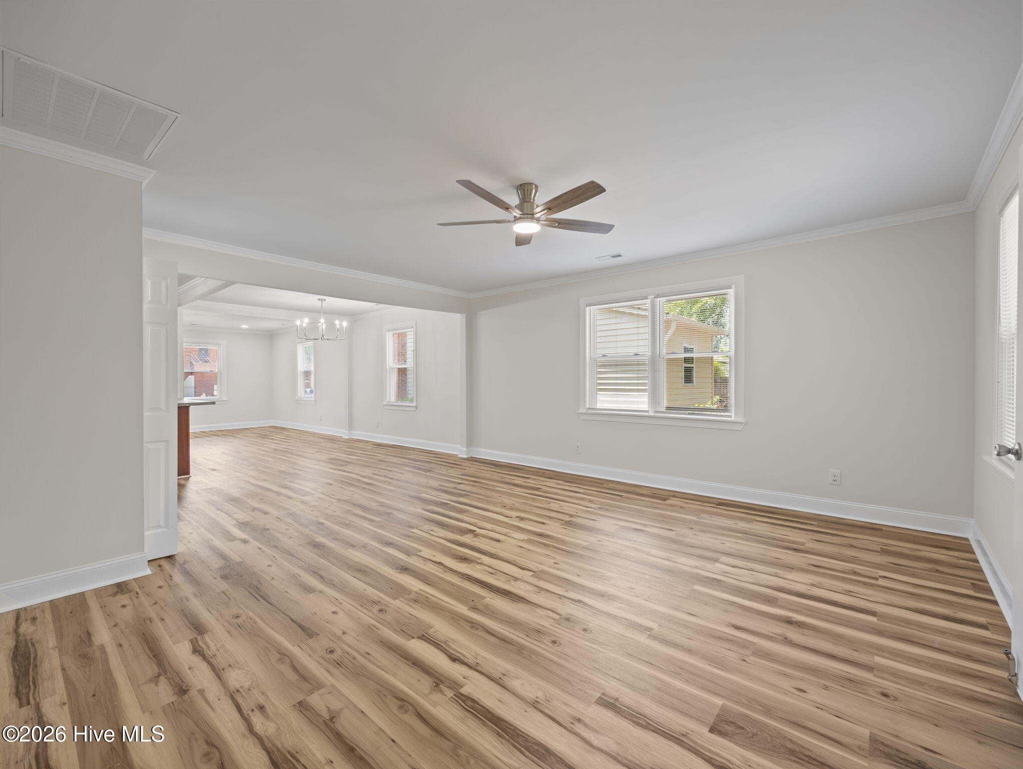 100568668 | Photo 24