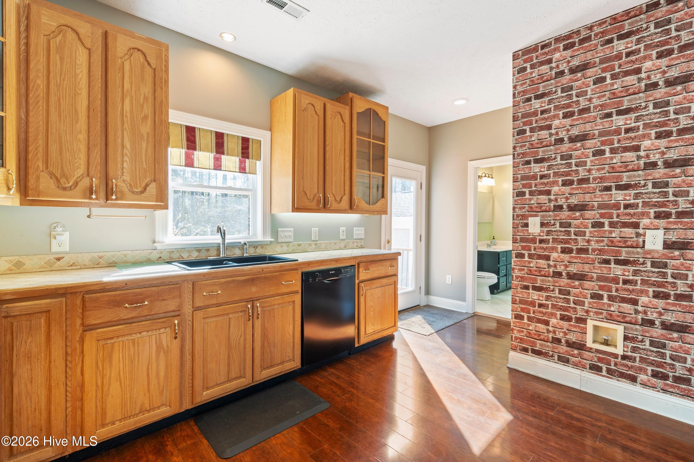 100550661 | Photo 22