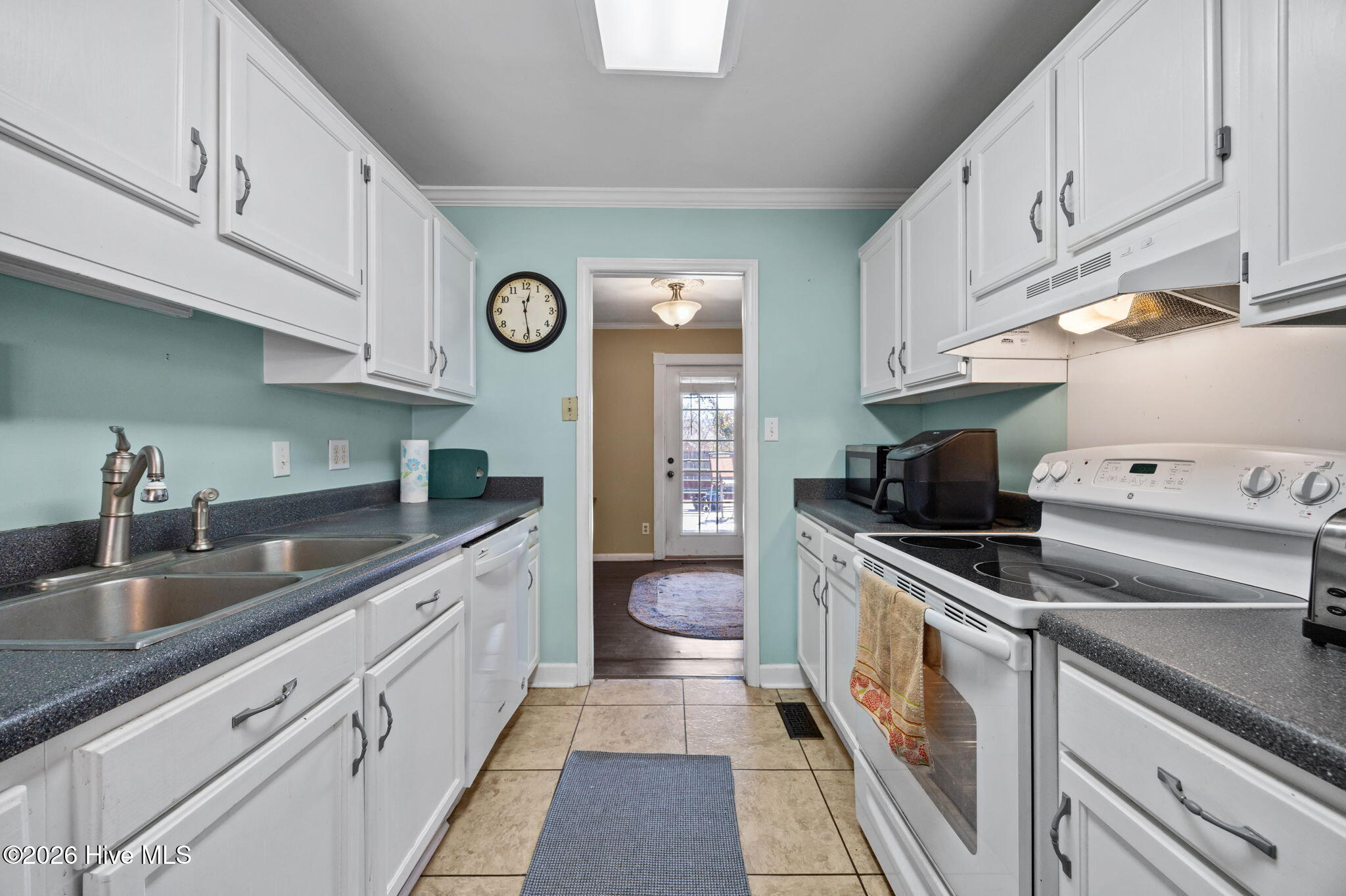 100553849 | Photo 14