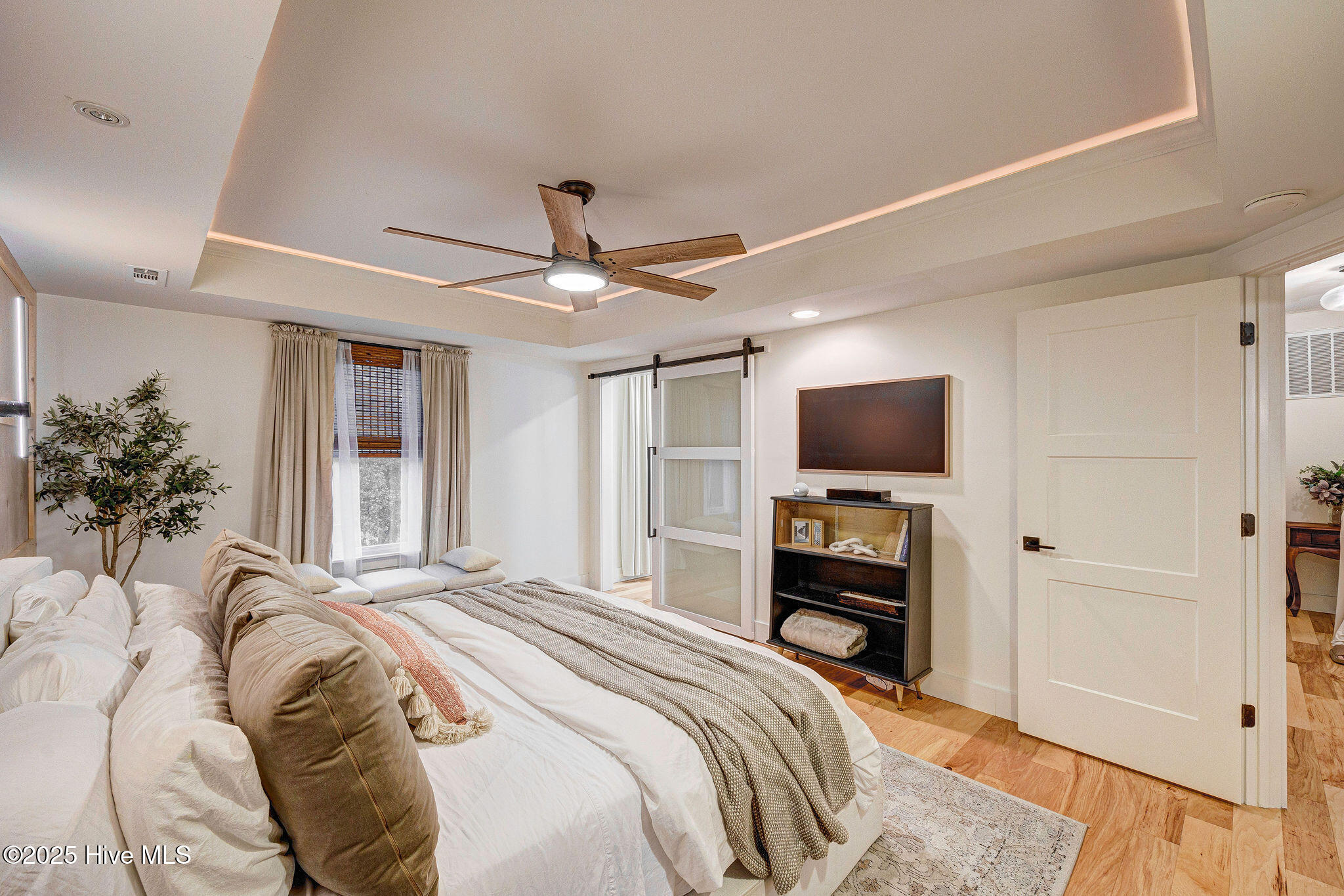 100534059 | Photo 25